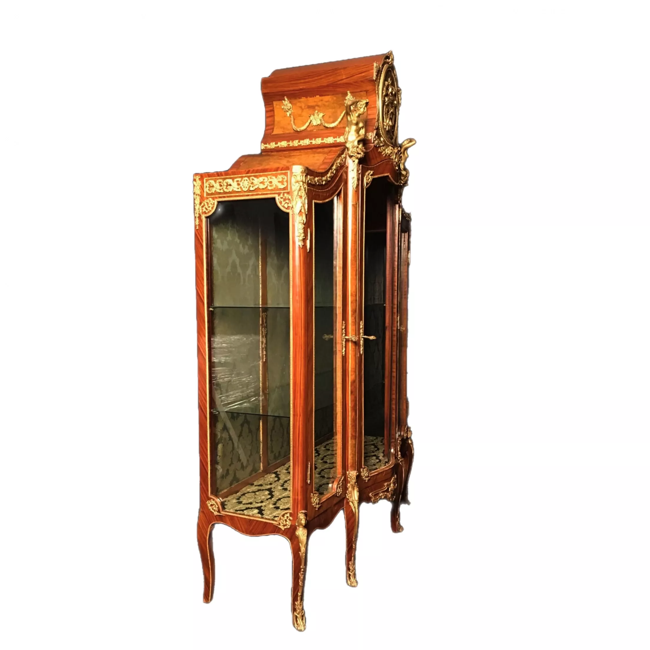 Showcase Louis XV style. 