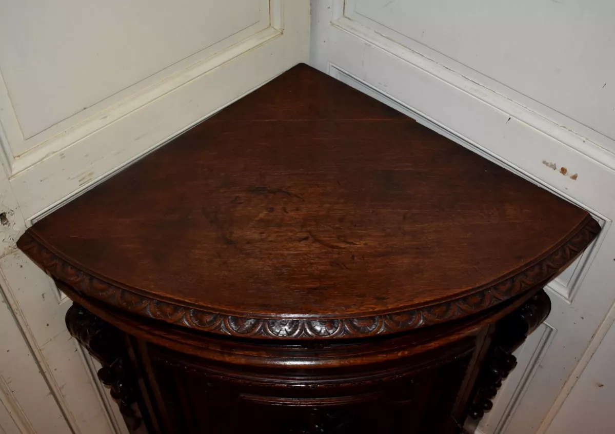 Commode dangle