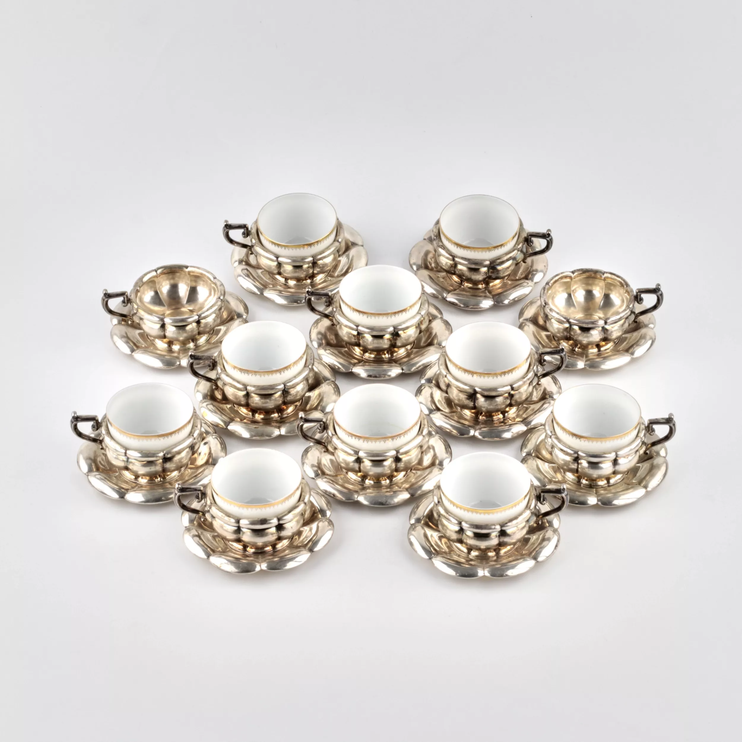 Service à cafe en porcelaine en argent. Annees 1920 