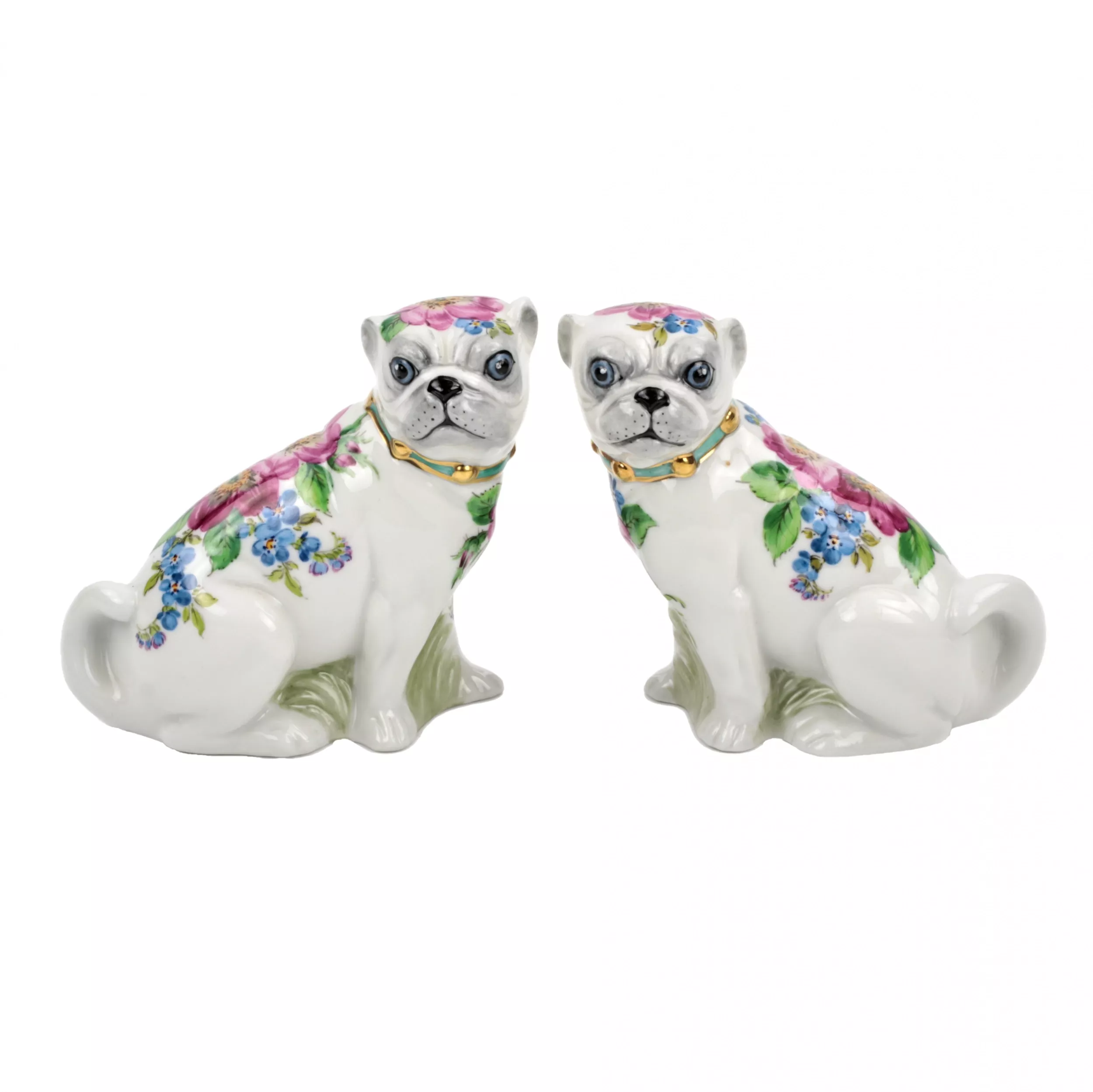 Une paire de figurines Pugs.