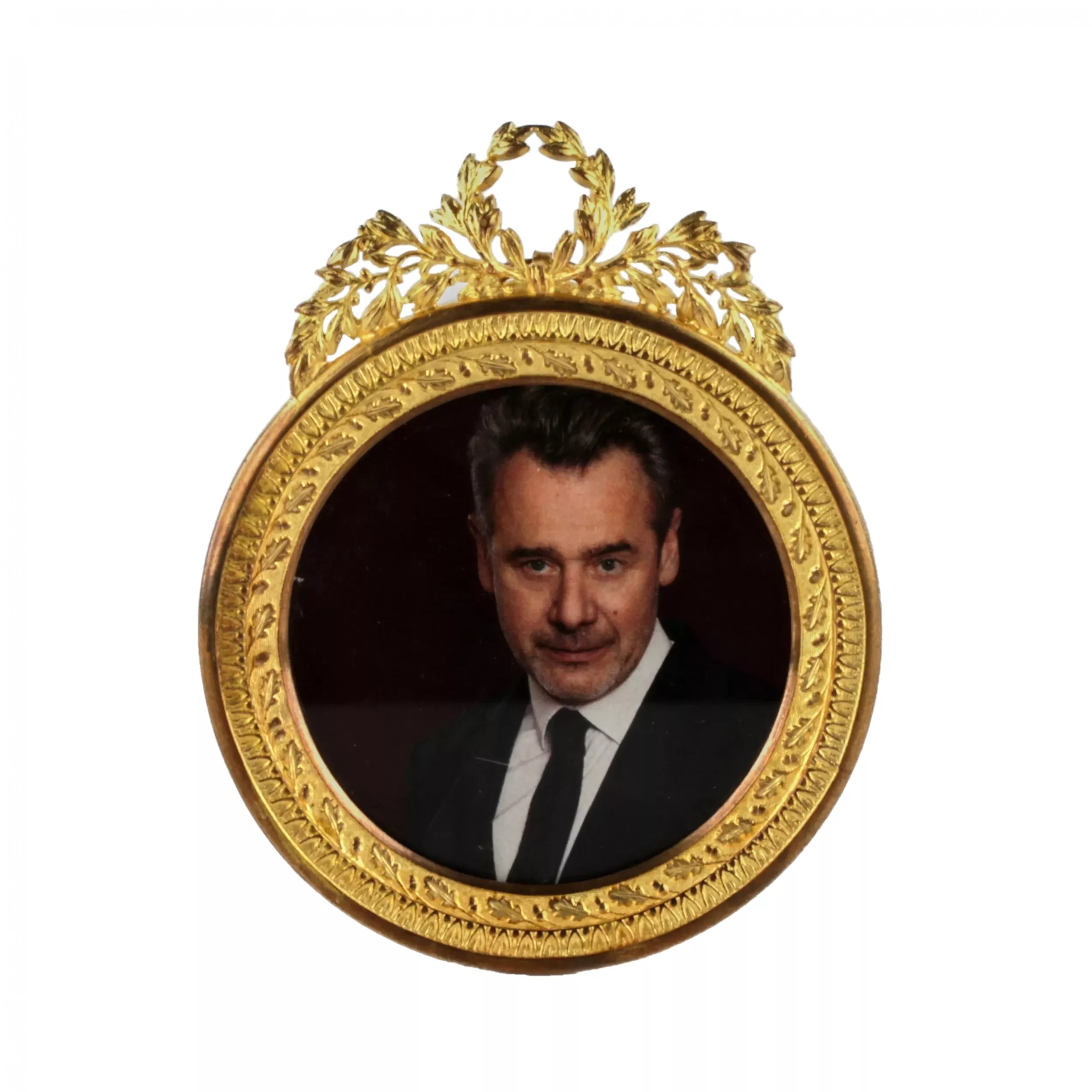 Round photo frame with empire decor. 