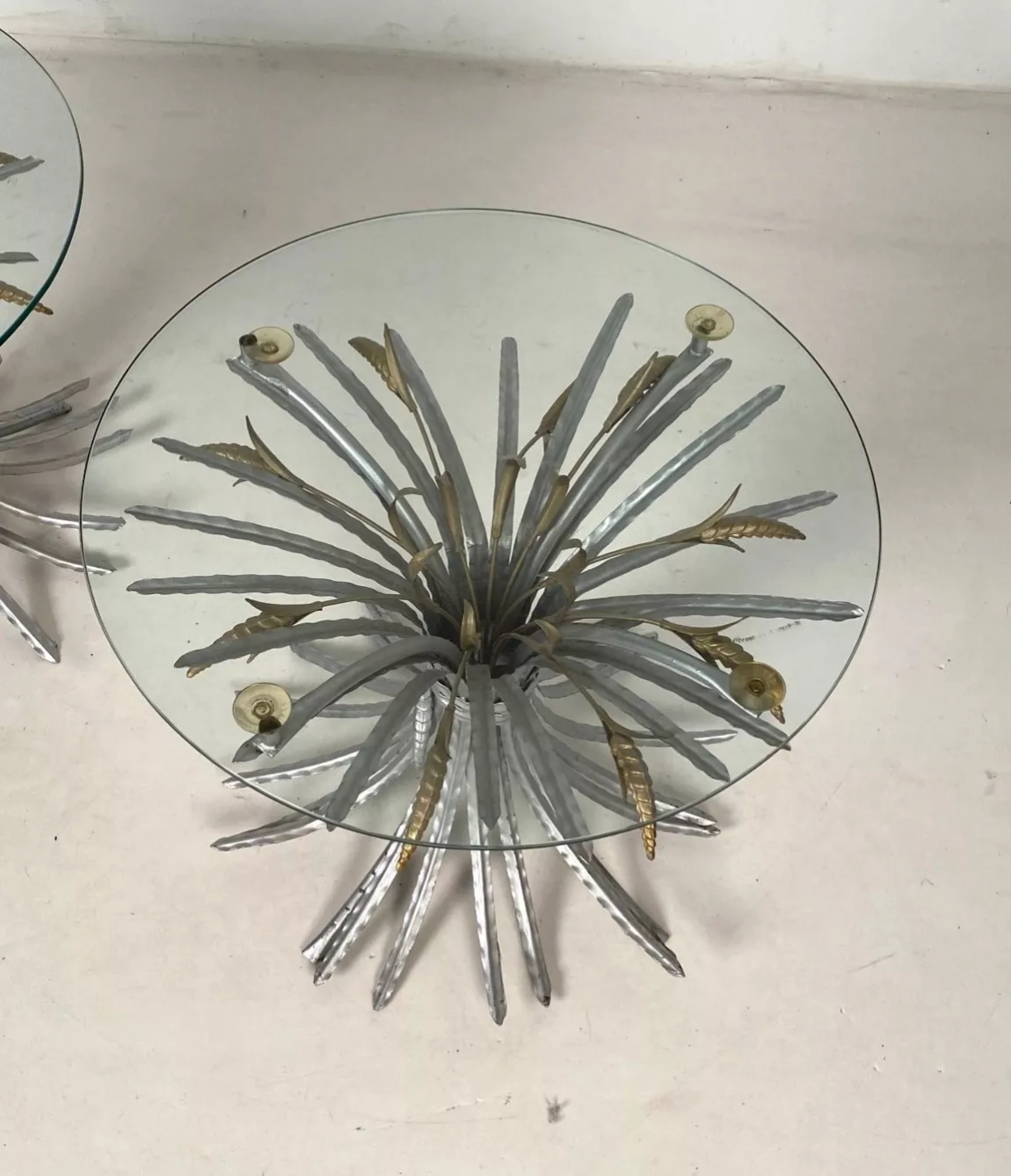 Пара журнальных столиков Coco Chanel Wheat Sheaf Table. 1960-х годов.