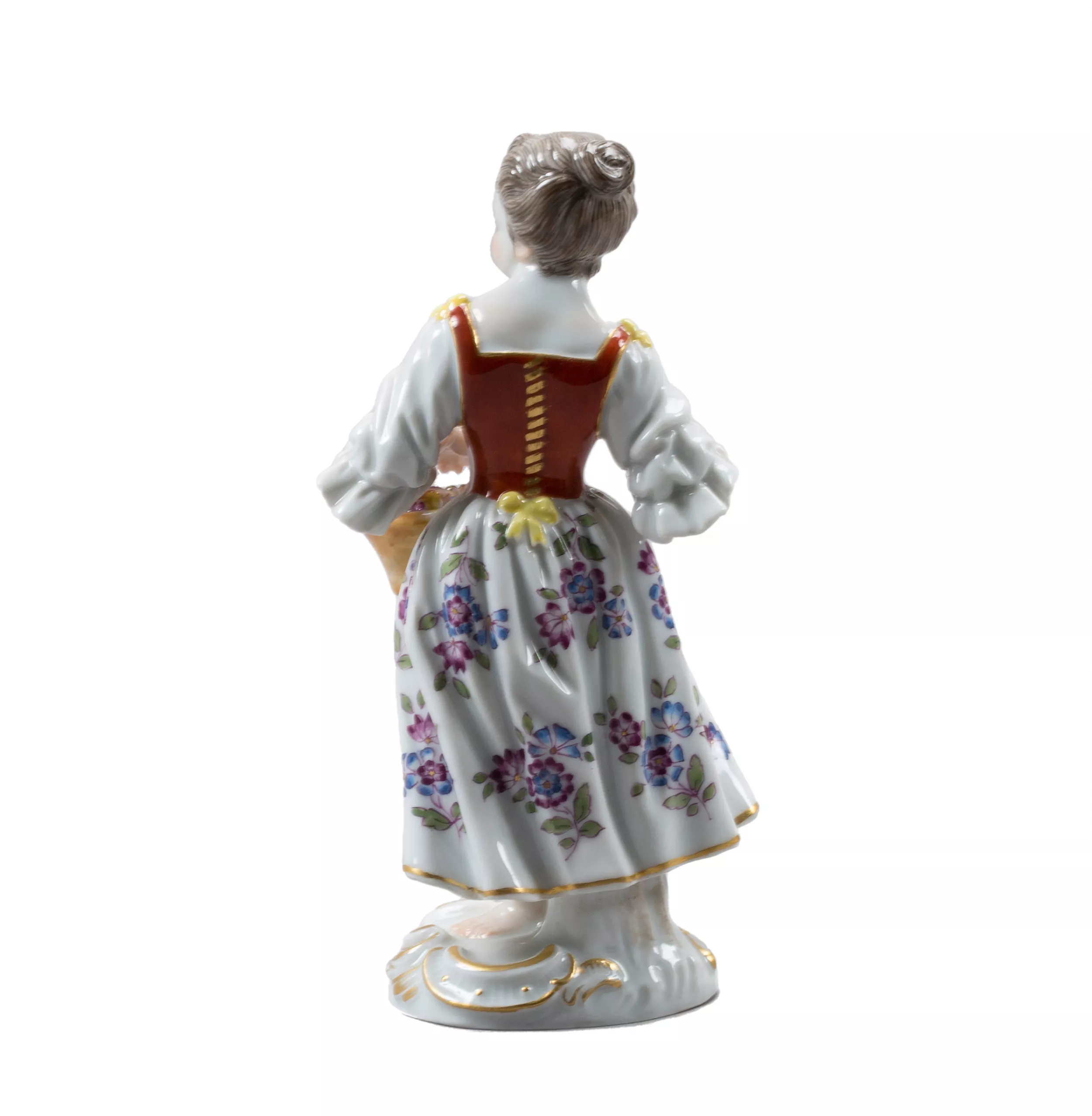 Fille avec un panier. Meissen