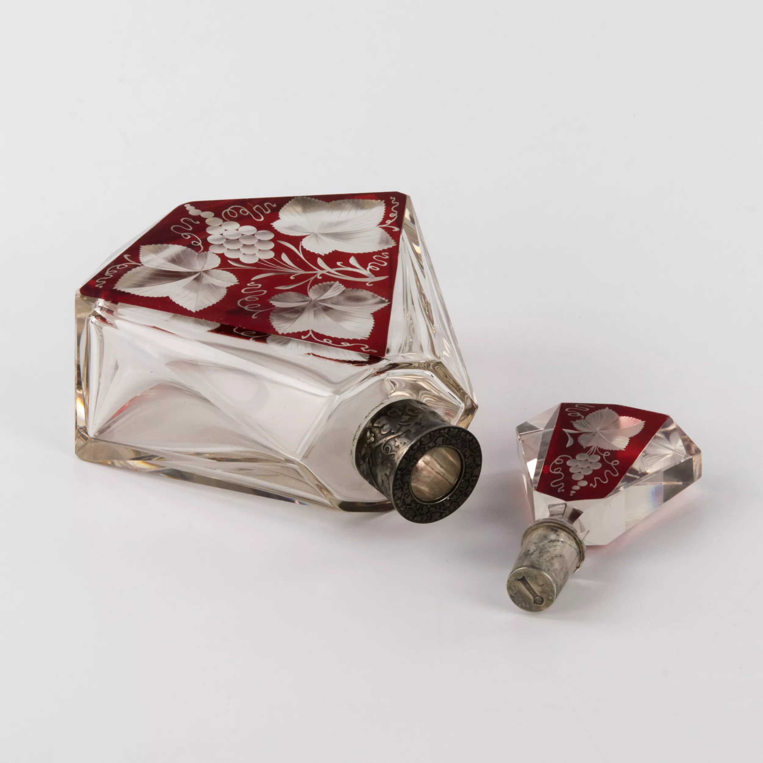 LIQUEUR DECANTER IN RUBY OVERLAY GLASS WITH SILVER MOUNT. LATE 19TH CENTURY