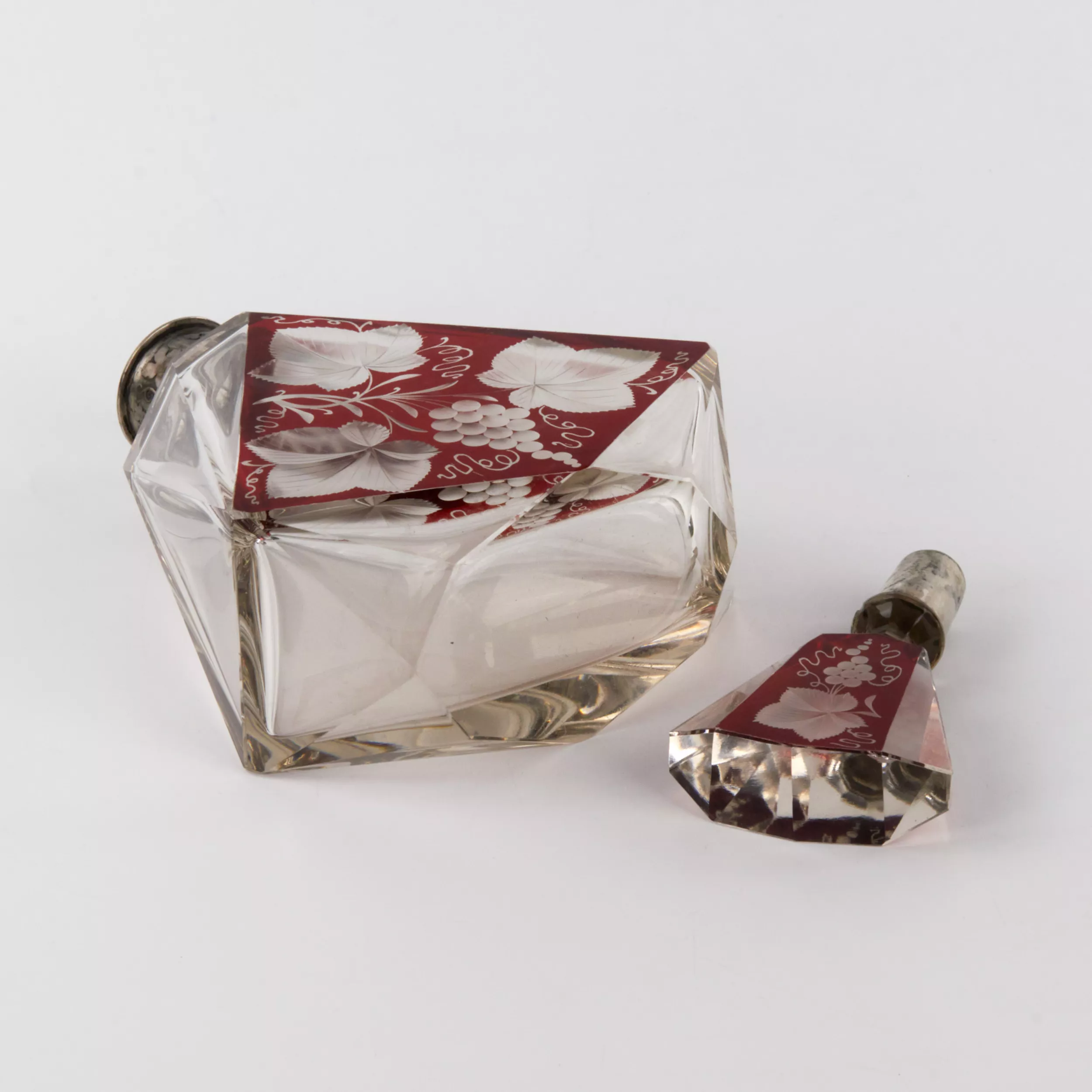 LIQUEUR DECANTER IN RUBY OVERLAY GLASS WITH SILVER MOUNT. LATE 19TH CENTURY