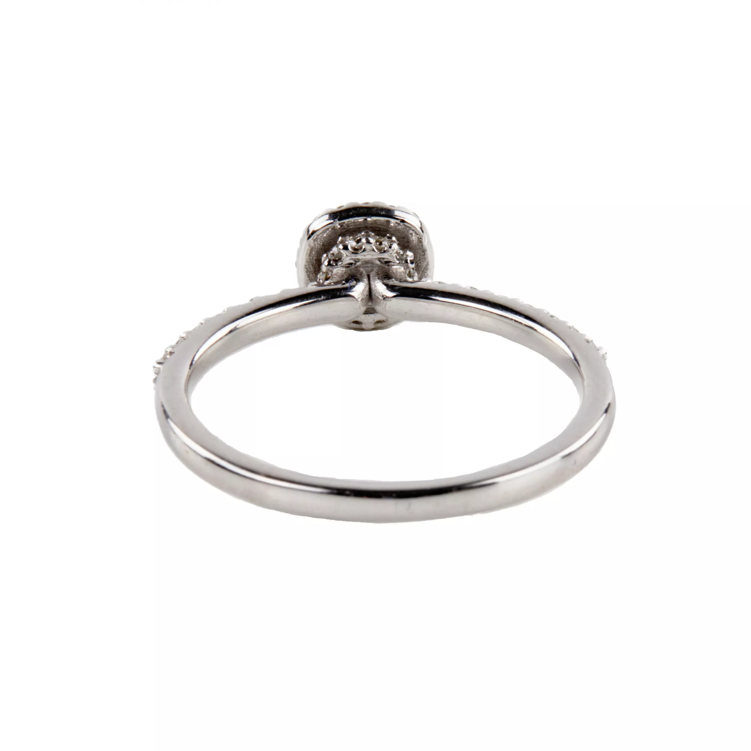 Bague en or blanc avec diamants. 