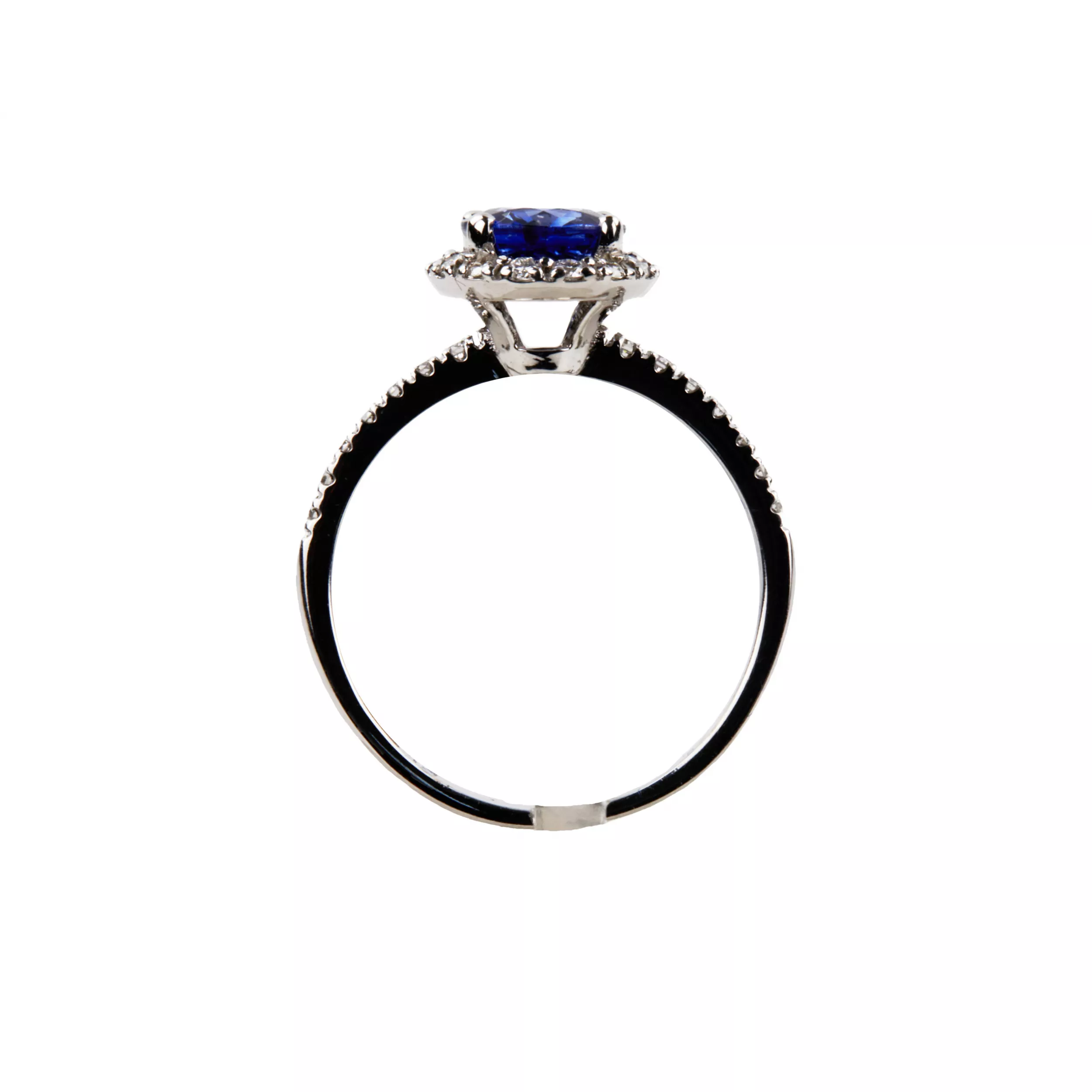 Bague en or blanc avec saphir bleu et diamants. 