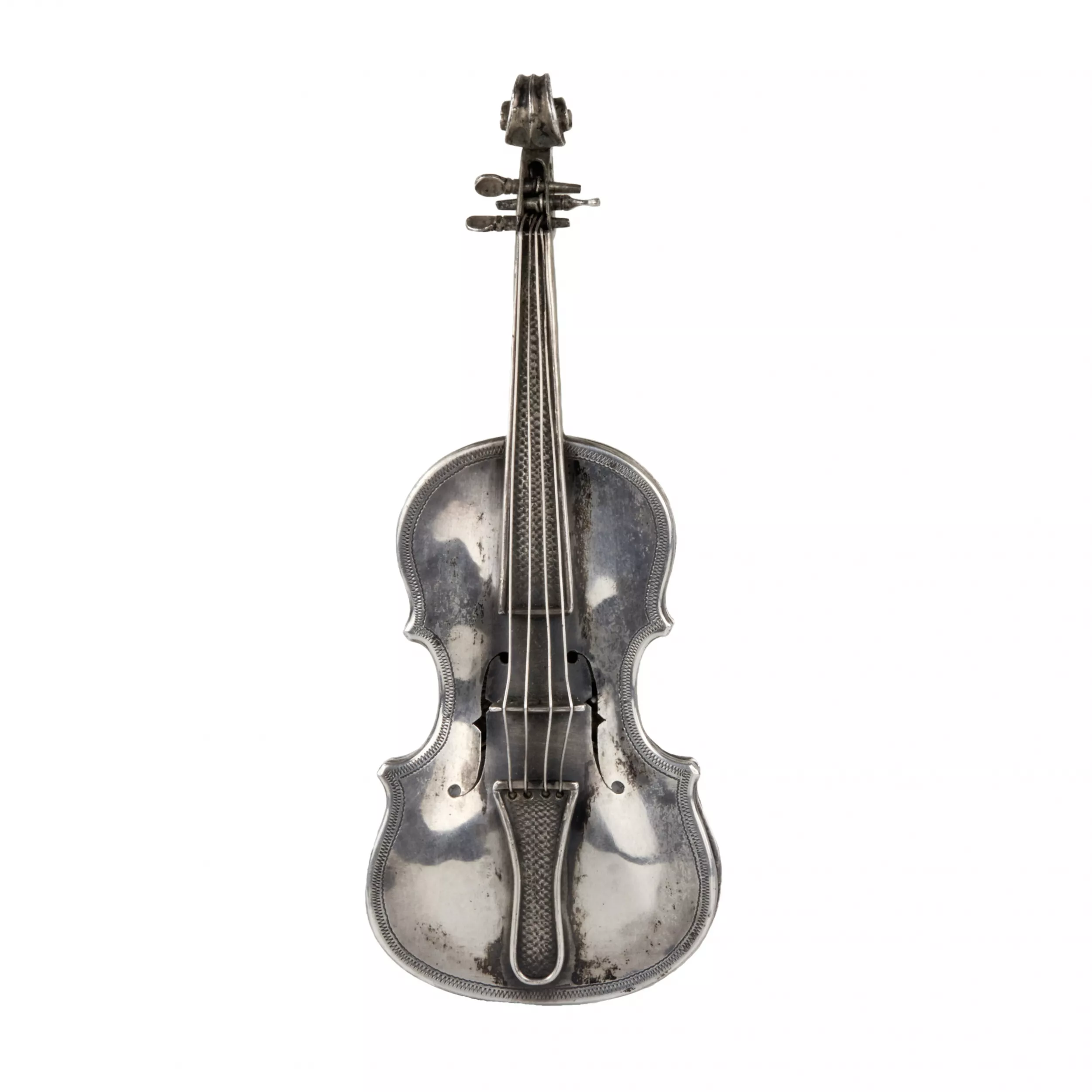 Montre de poche dans un boîtier en argent, en forme de violon. Saint-Petersbourg. 1870-80 