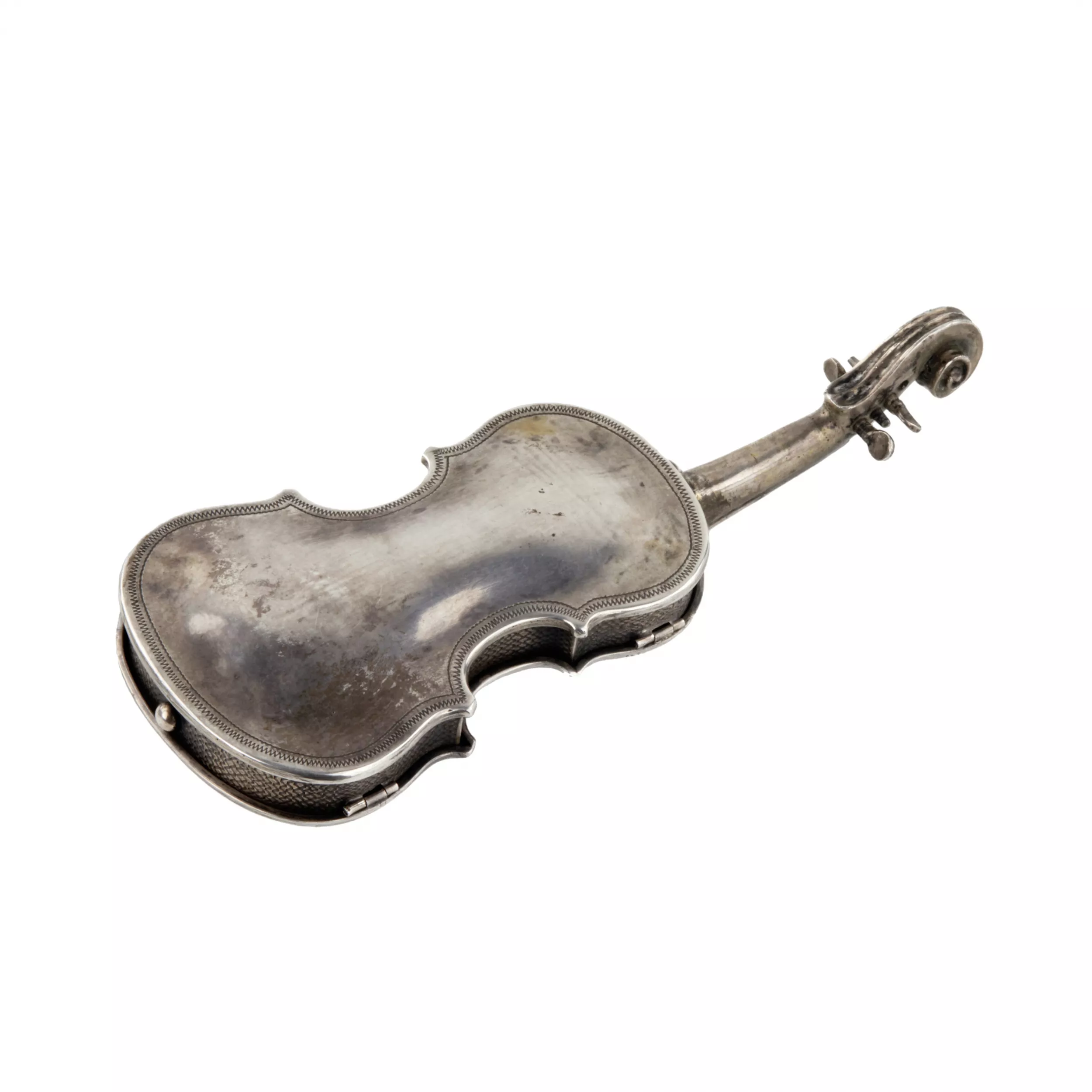 Montre de poche dans un boîtier en argent, en forme de violon. Saint-Petersbourg. 1870-80 