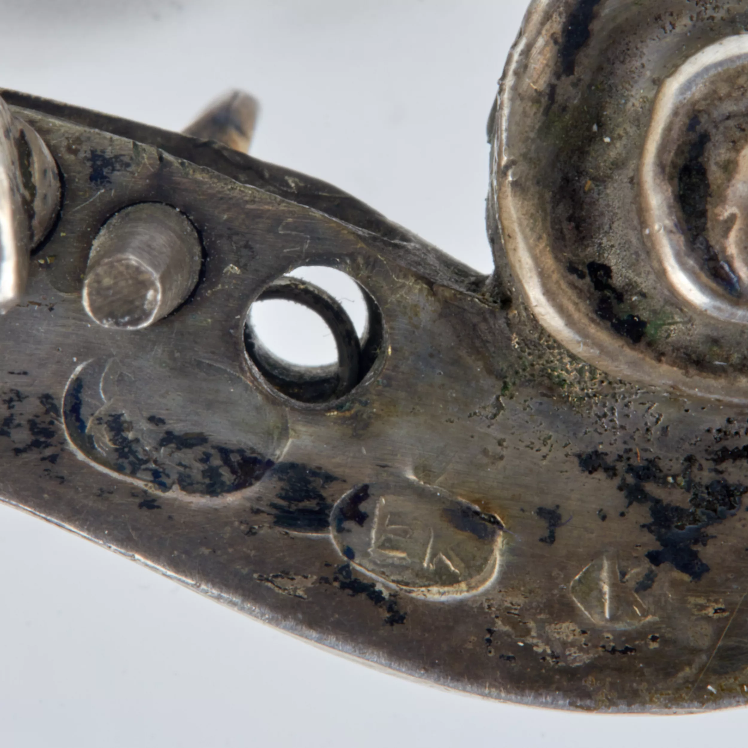Montre de poche dans un boîtier en argent, en forme de violon. Saint-Petersbourg. 1870-80 