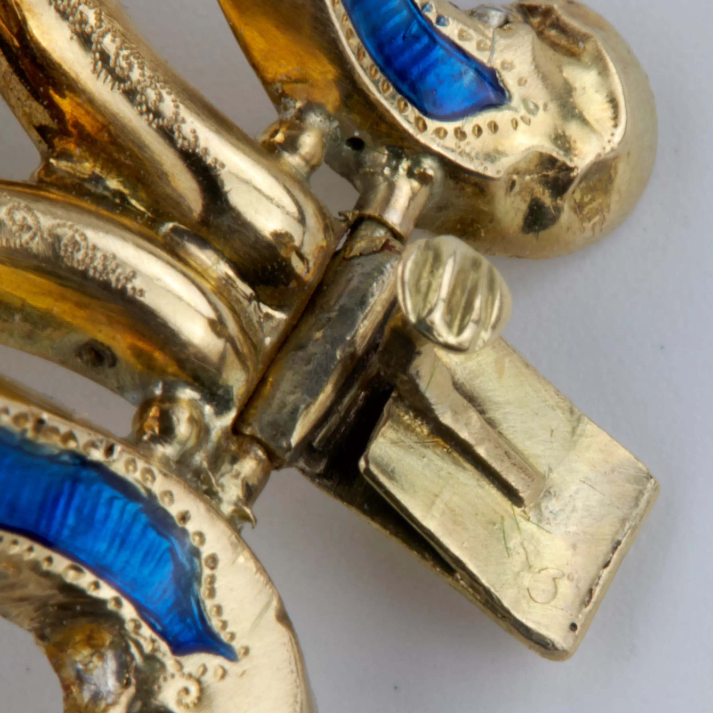 Bracelet en or avec 56 emaux de dosage. Russie royale. 19ème siècle. 