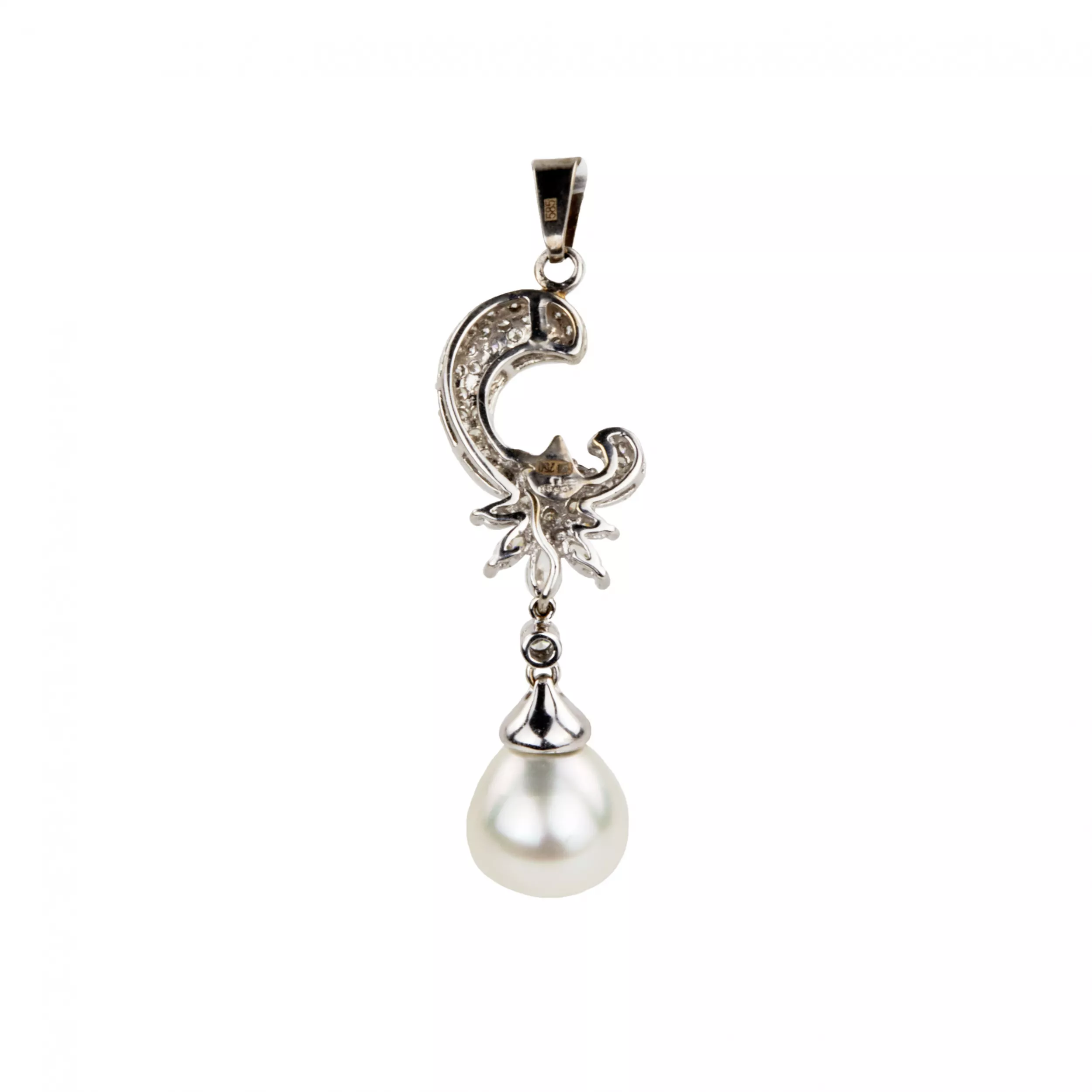 Pendentif en or avec diamants et perles de culture. 