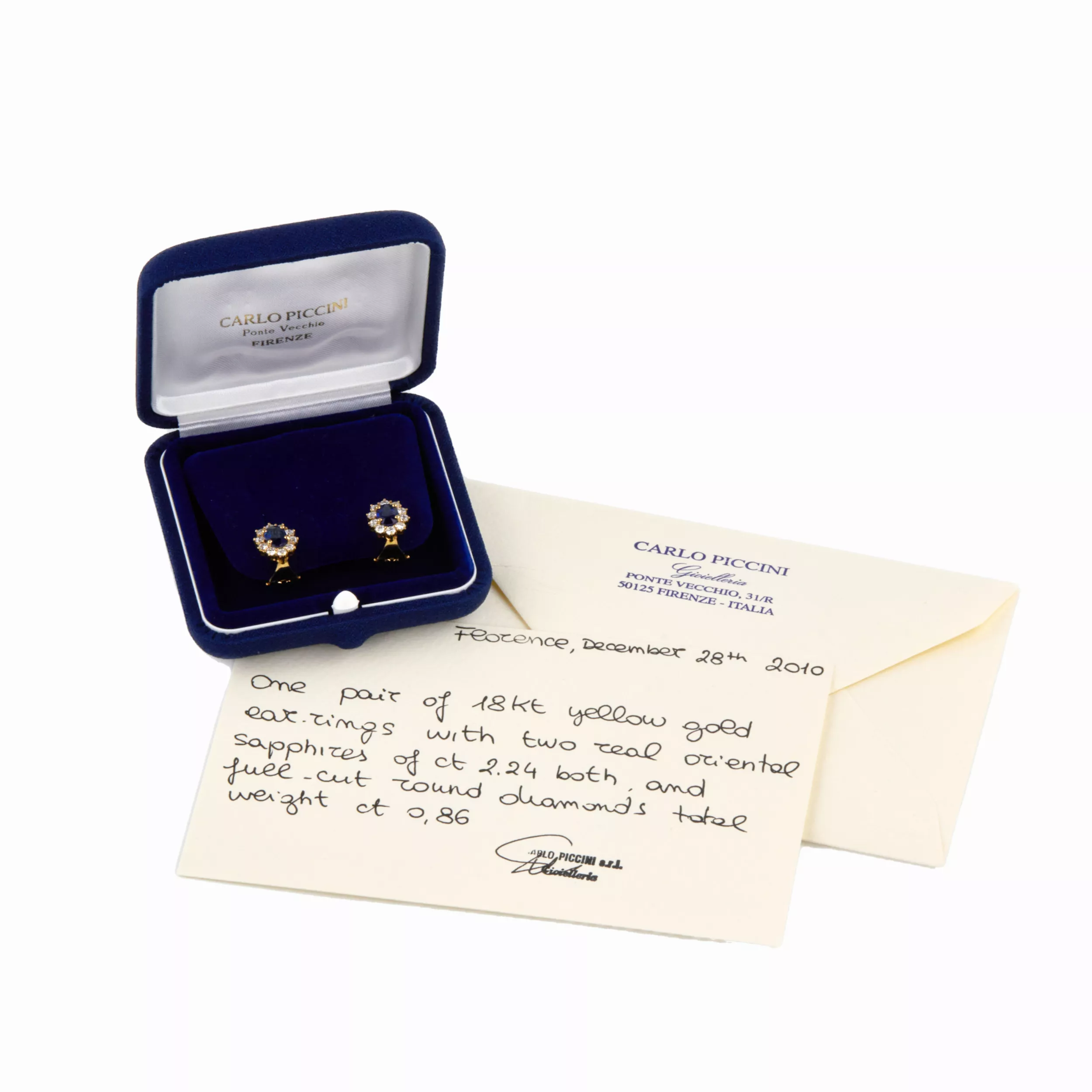 Boucles d`oreilles en or avec saphirs et diamants. Carlo Piccini. 