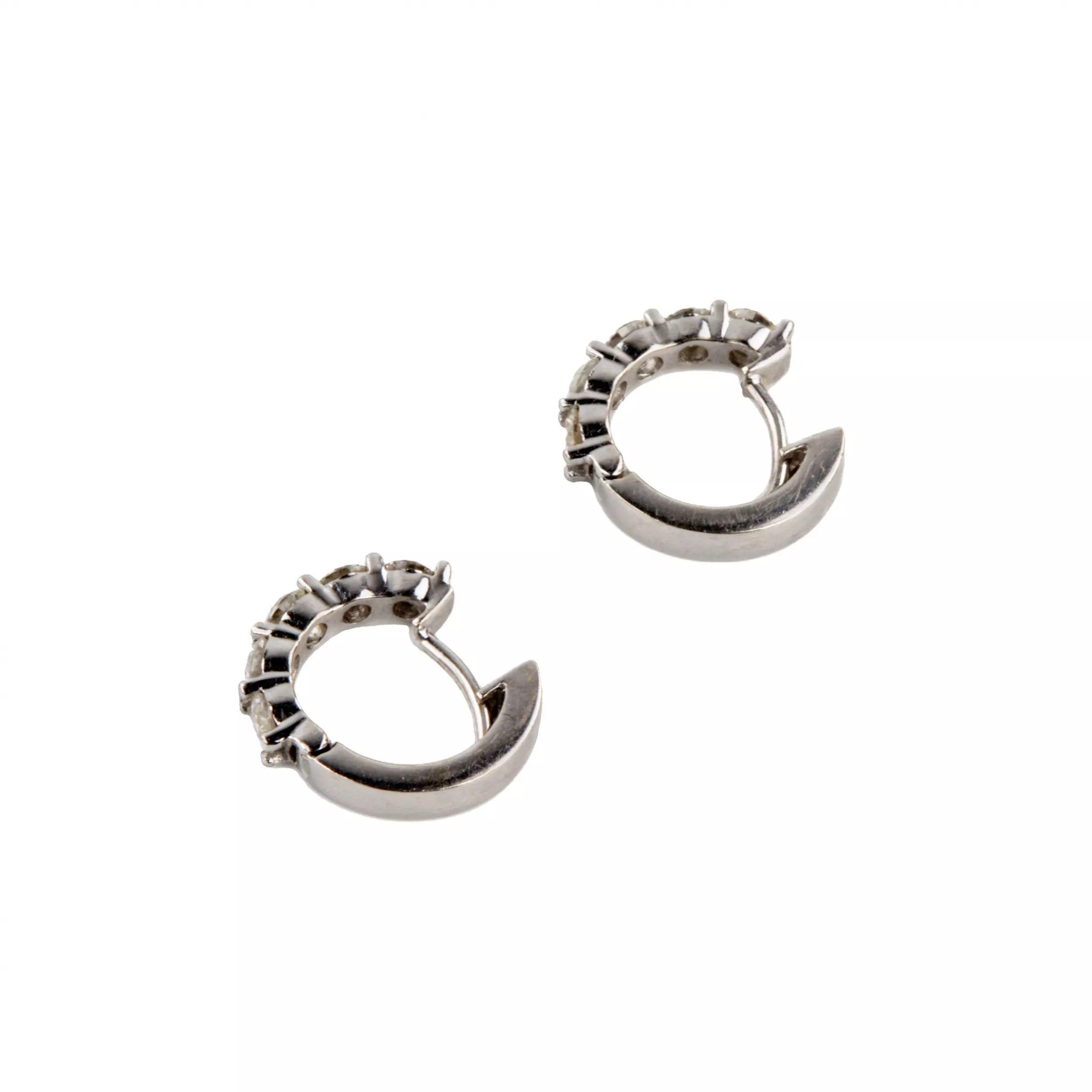 Boucles d`oreilles en or avec diamants. Herbert Mayer. 