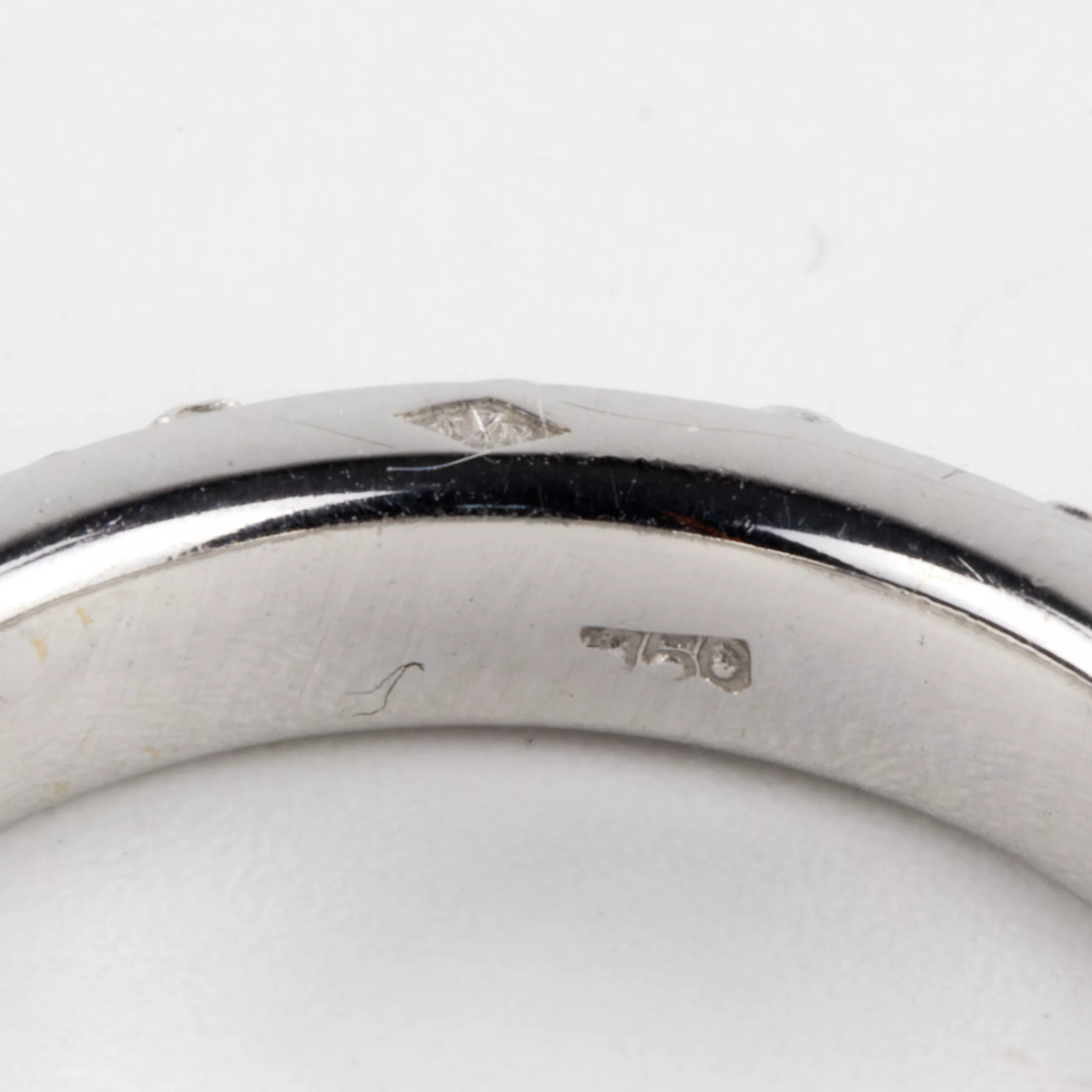 Bague en or avec diamants. Gassan. 