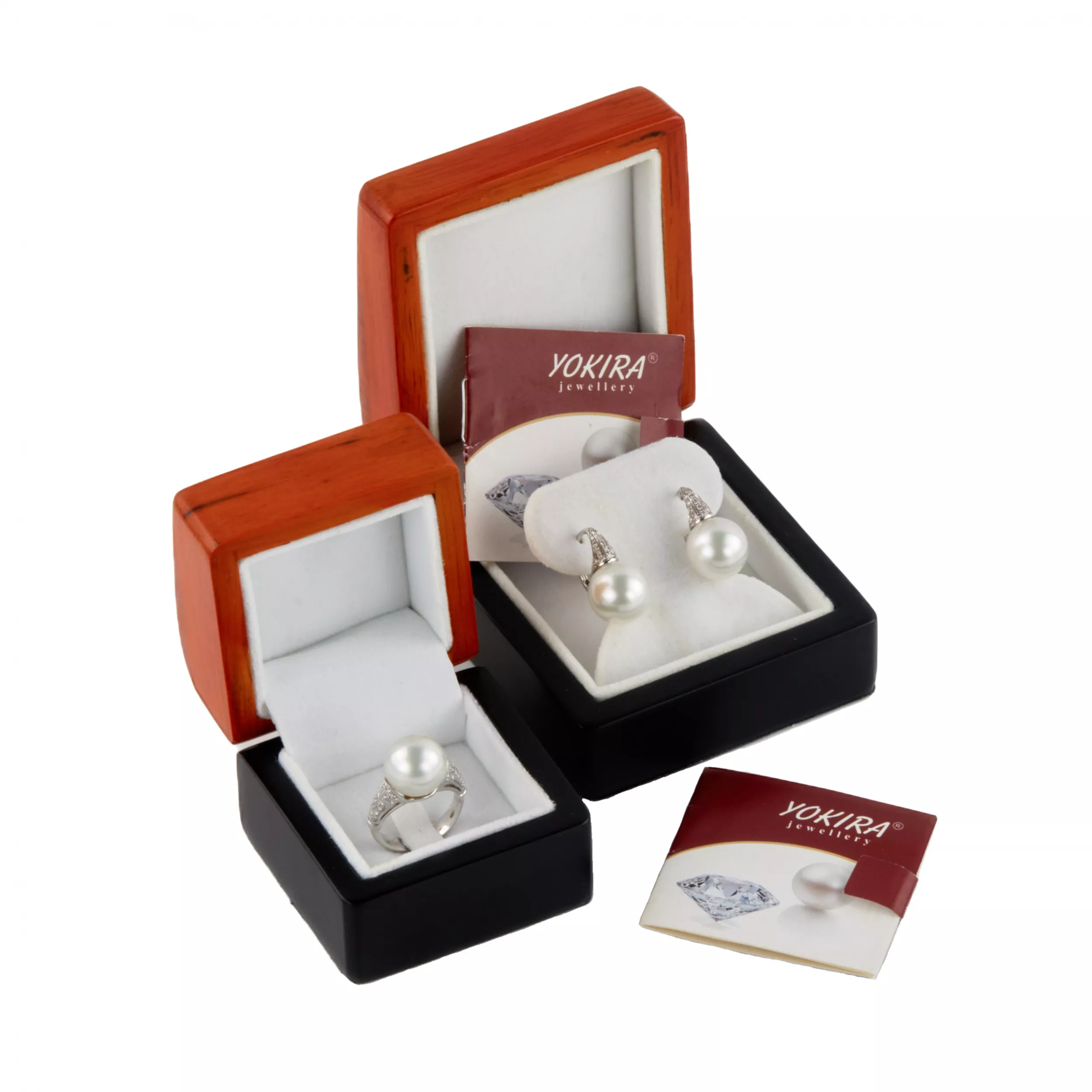 Yokira jewelry set, consisting of a ring and earrings. Gold, pearls, diamonds. 