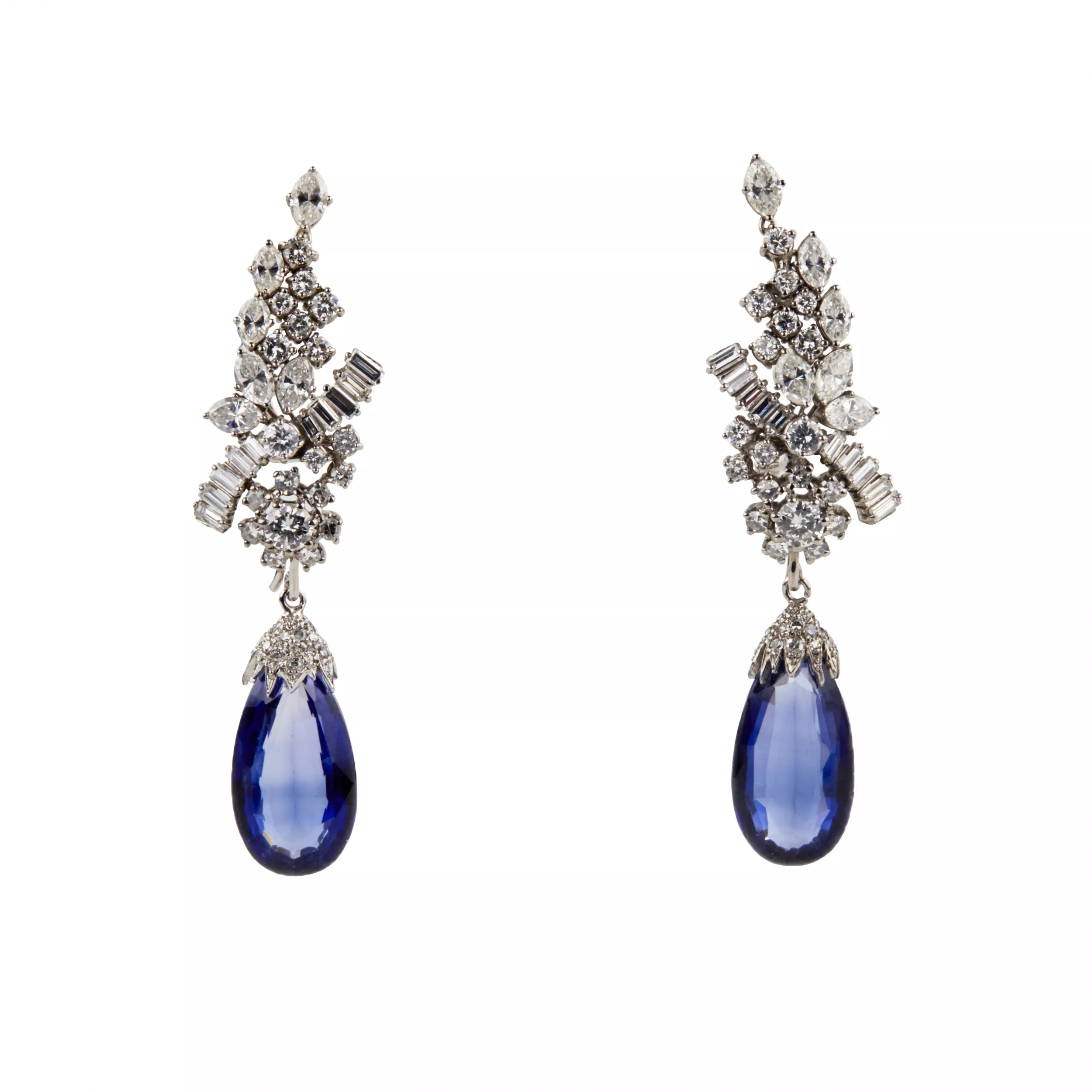 Boucles d`oreilles en or avec diamants et saphirs 