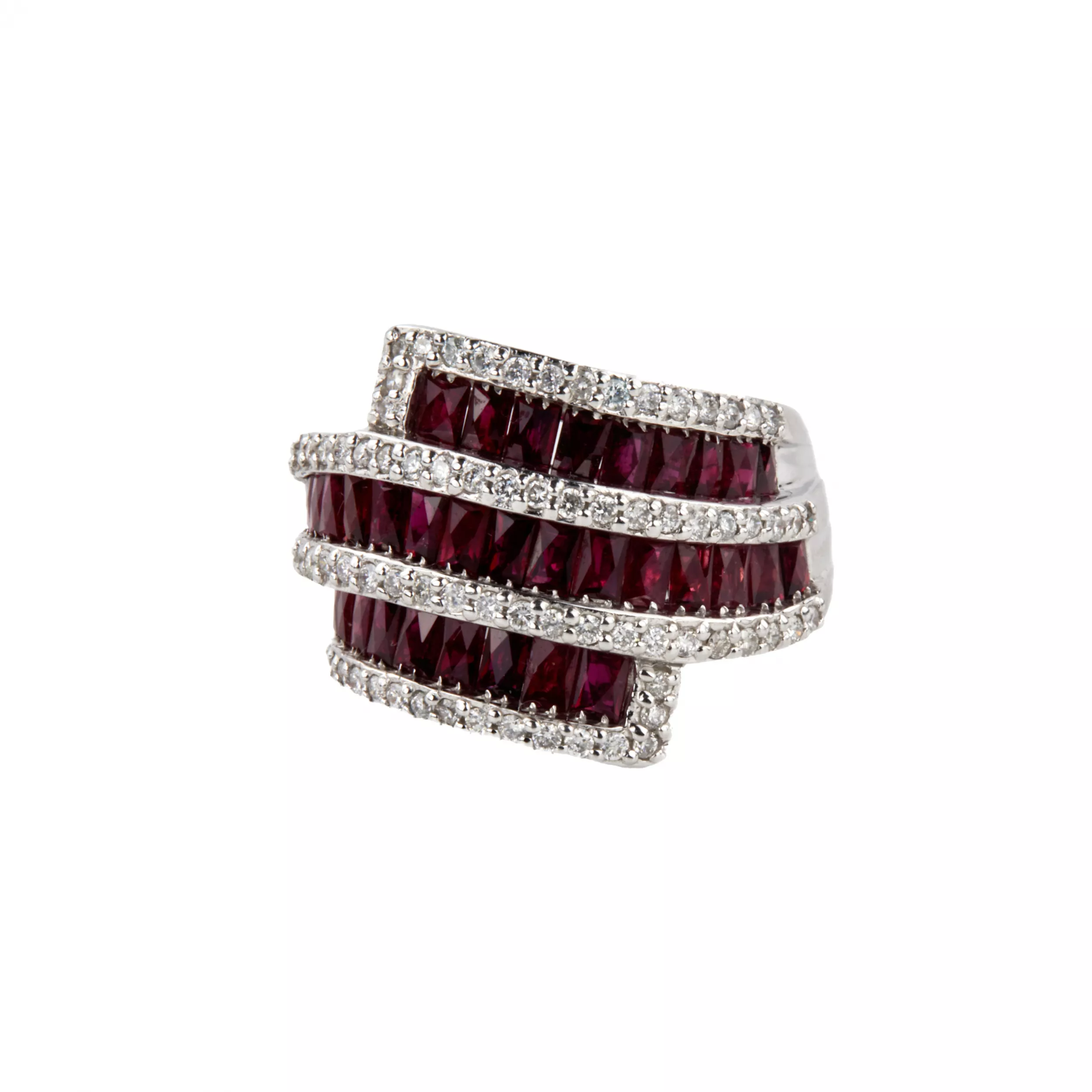Gold ring with rubies and diamonds. 