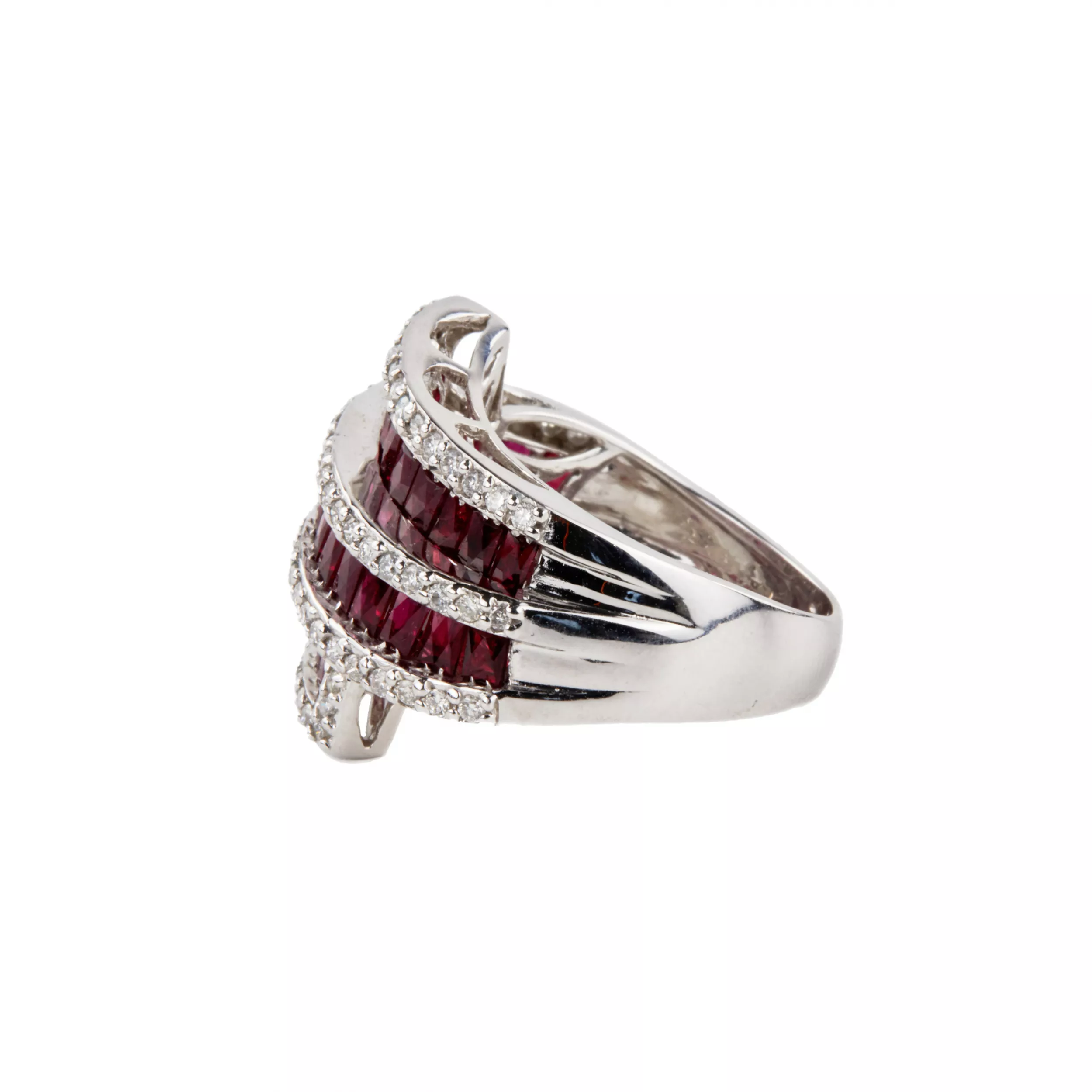 Gold ring with rubies and diamonds. 