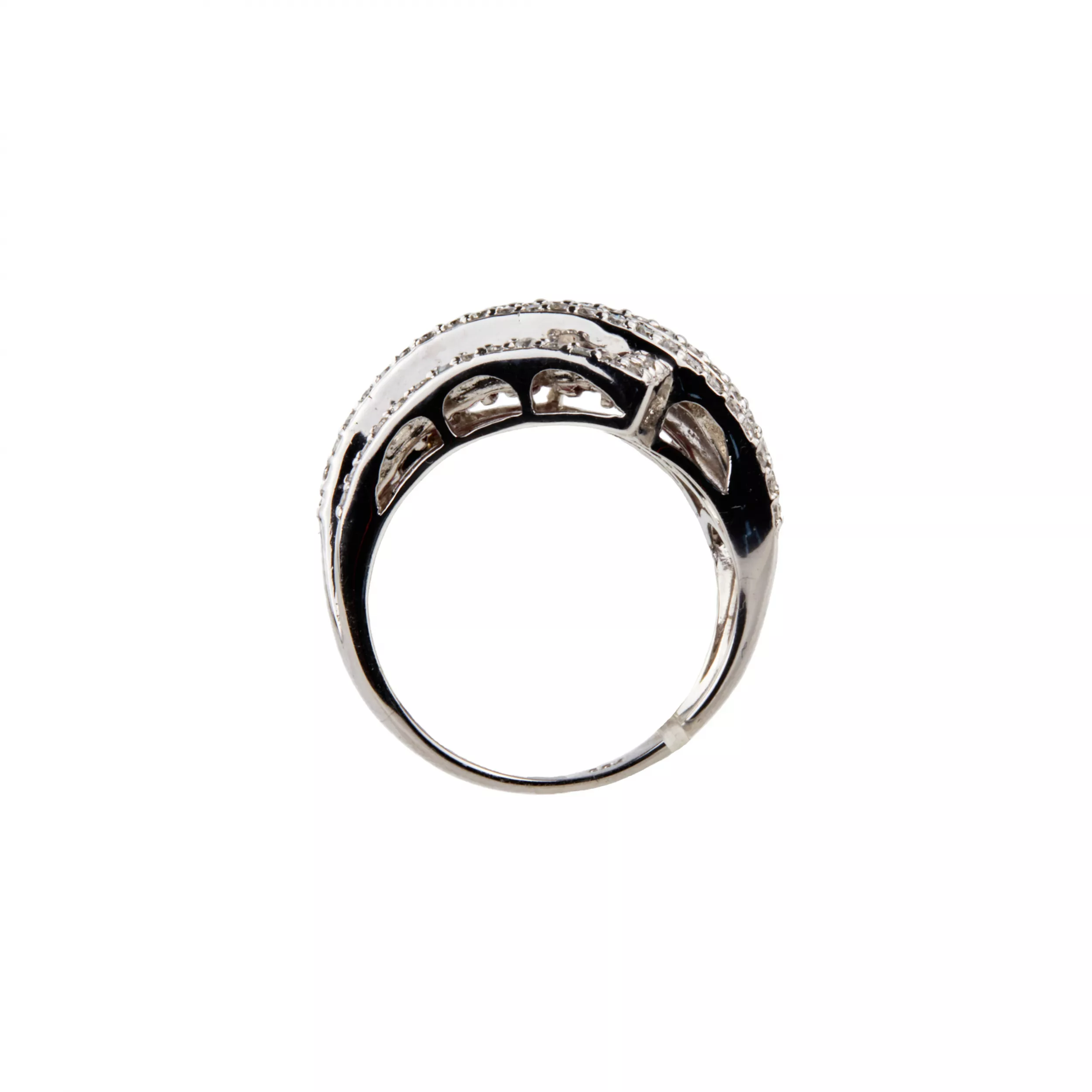 Gold ring with rubies and diamonds. 
