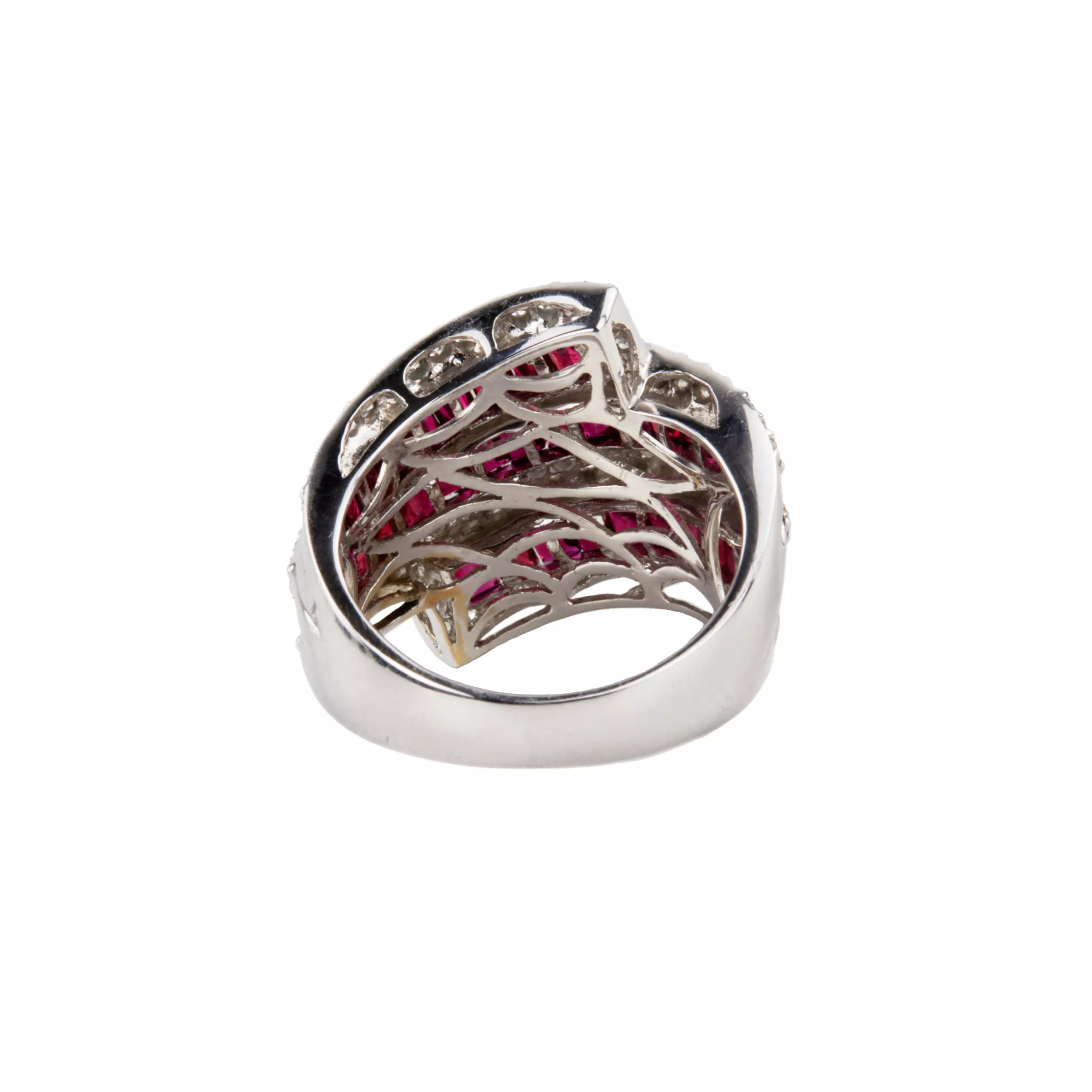 Gold ring with rubies and diamonds. 