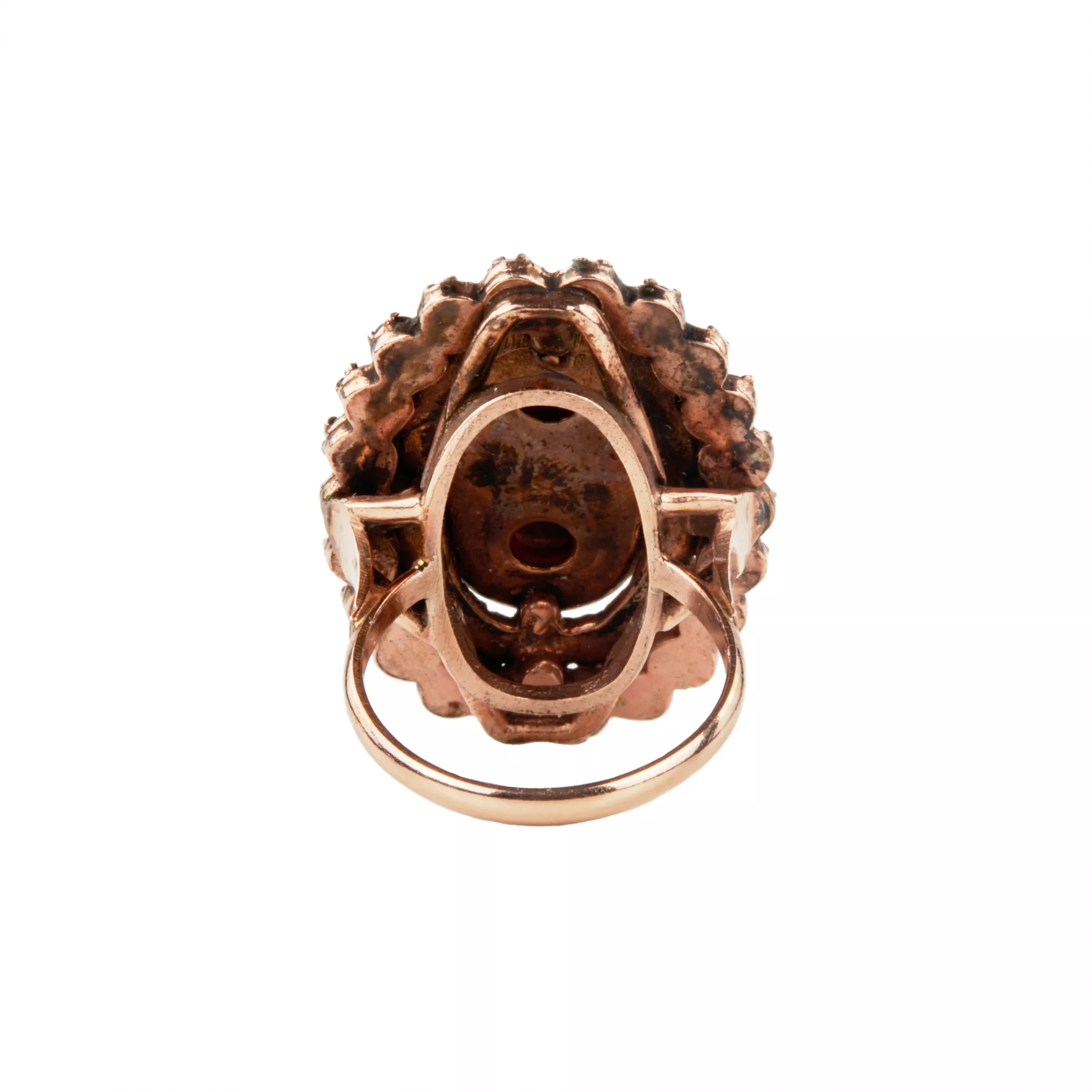 Golden ring with garnets. 