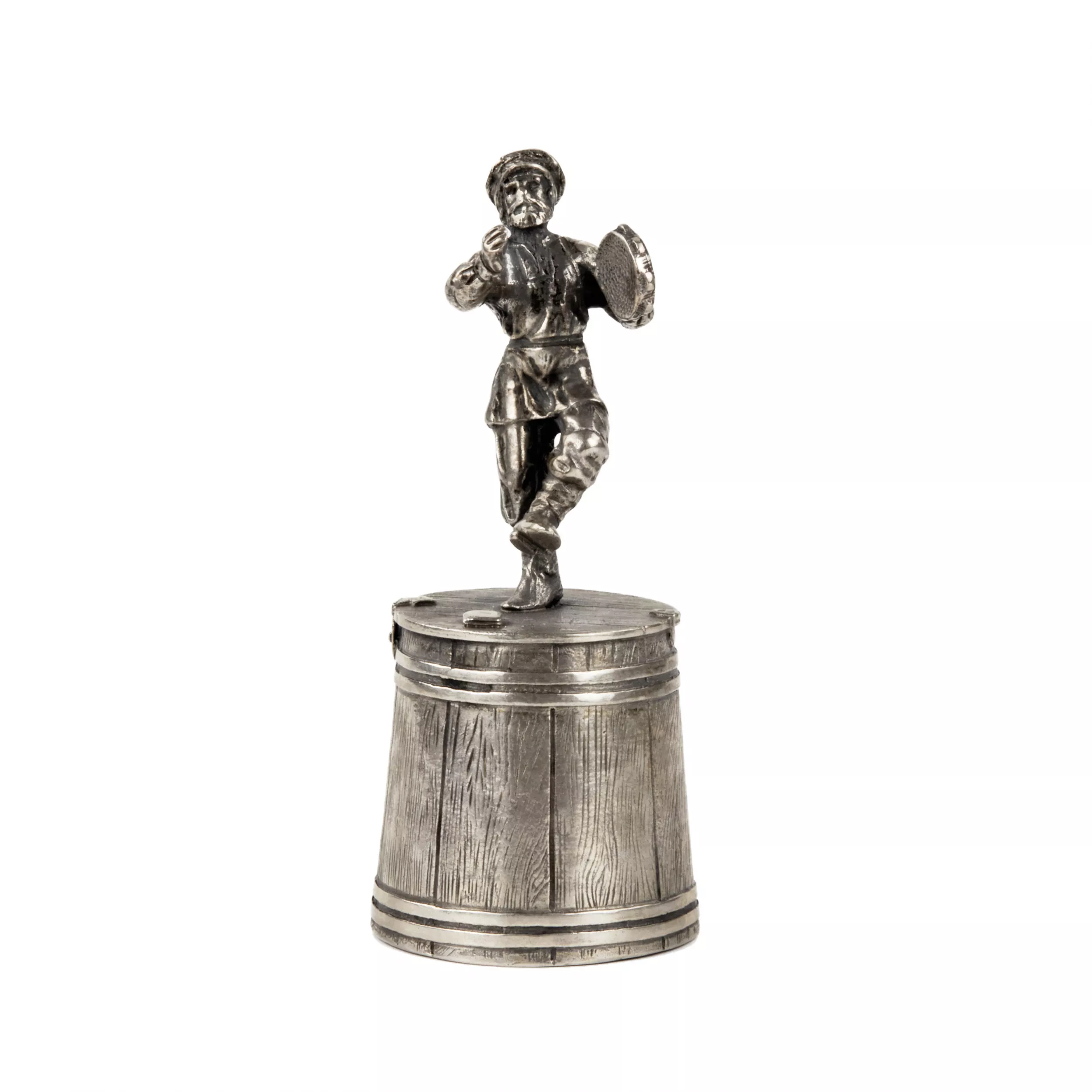 Tasse d`argent Danseur au tambourin. 