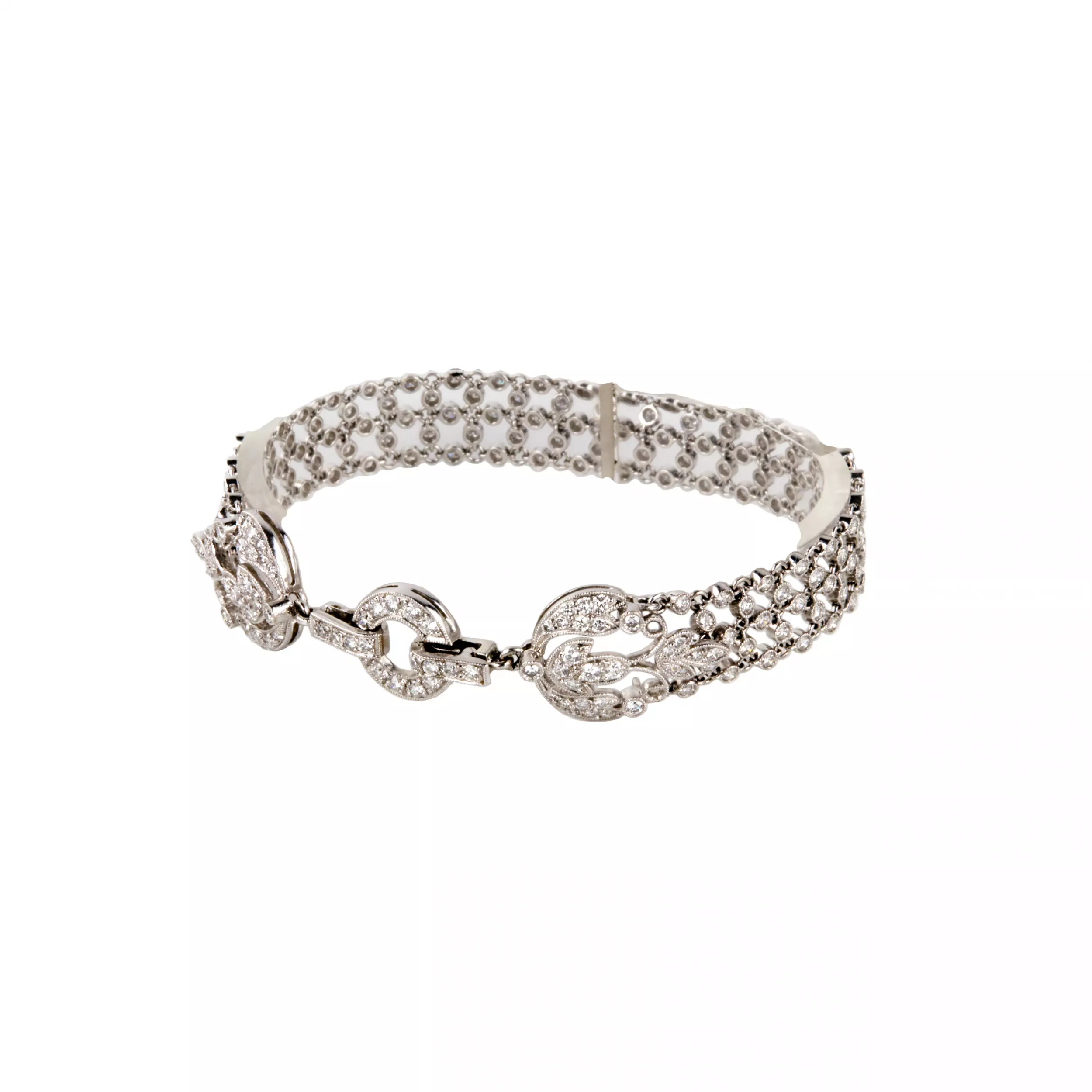 Bracelet elegant en or blanc, en forme de ceinture, avec diamants. 