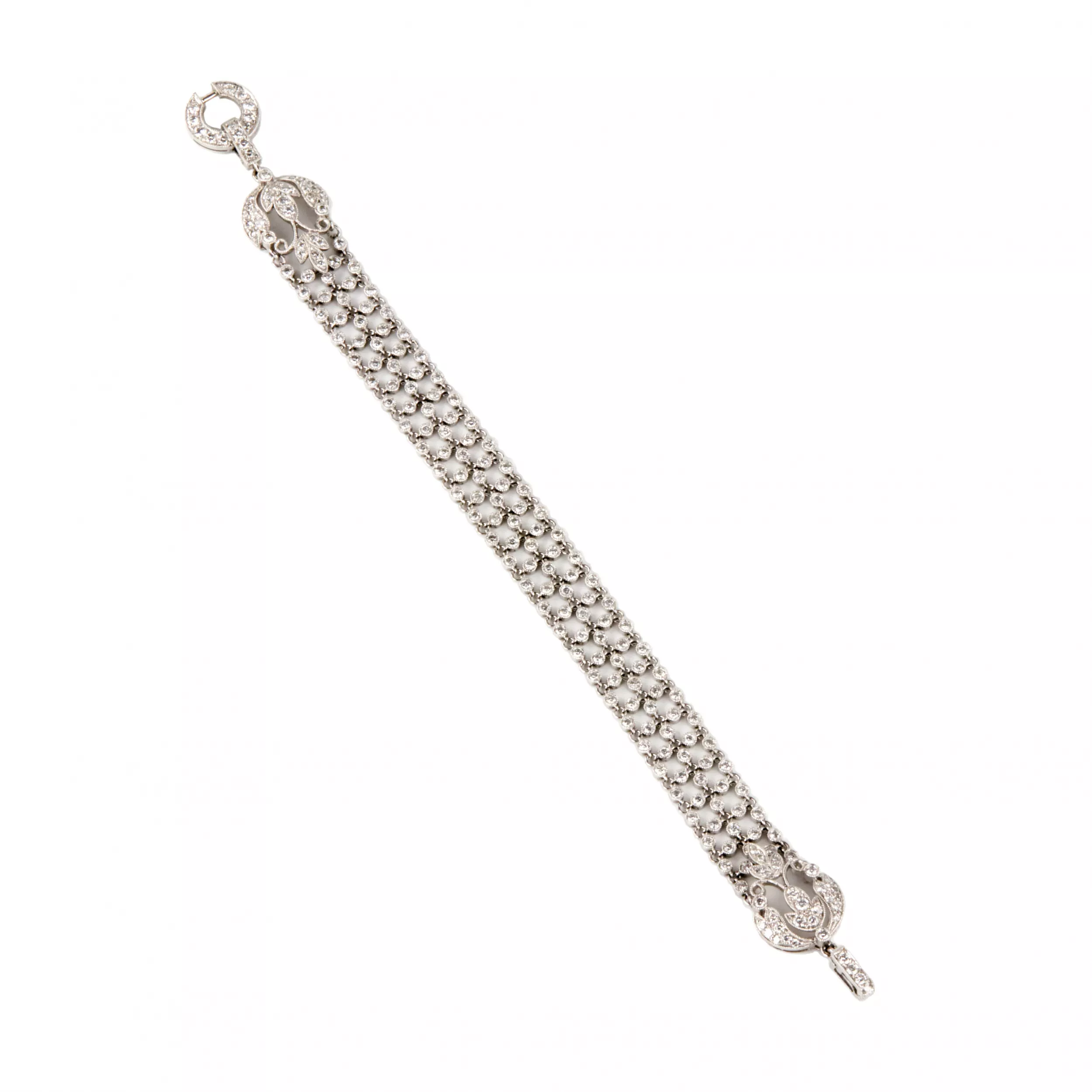 Bracelet elegant en or blanc, en forme de ceinture, avec diamants. 