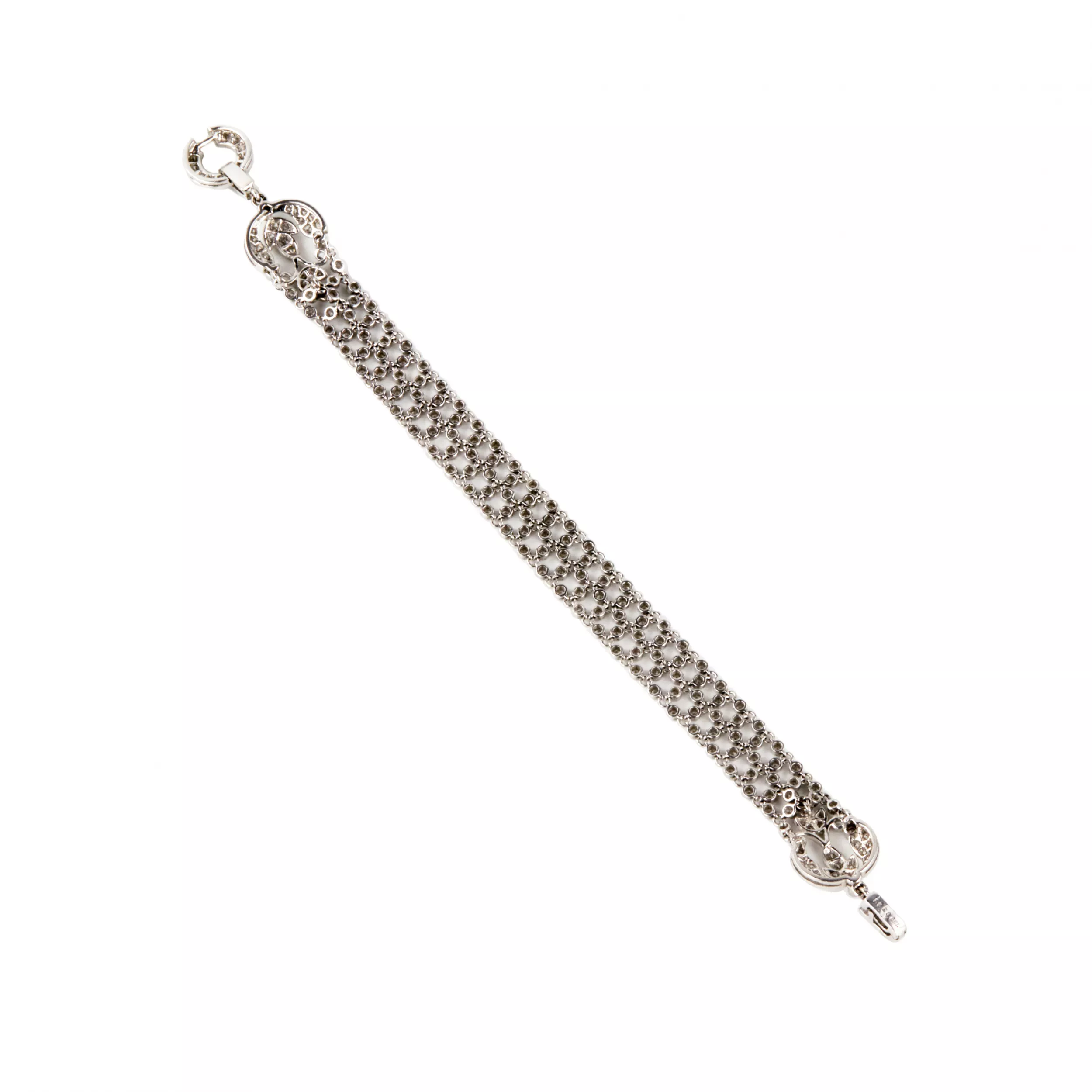 Bracelet elegant en or blanc, en forme de ceinture, avec diamants. 