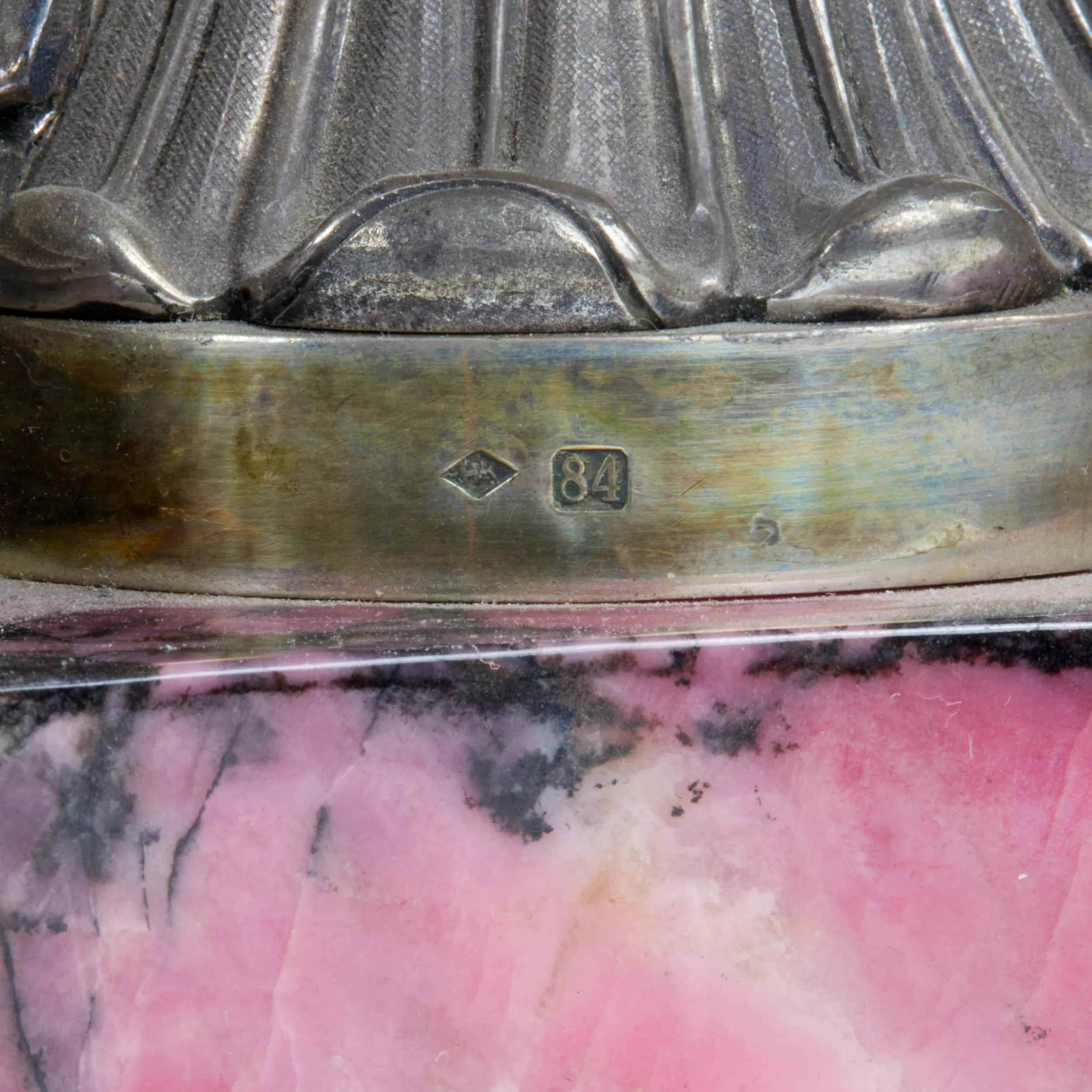 LARGE SILVER AND RHODONITE TABLE LAMP. WORKSHOP OF NEDMIROV-KOLODKIN. MOSCOW, CIRCA 1890