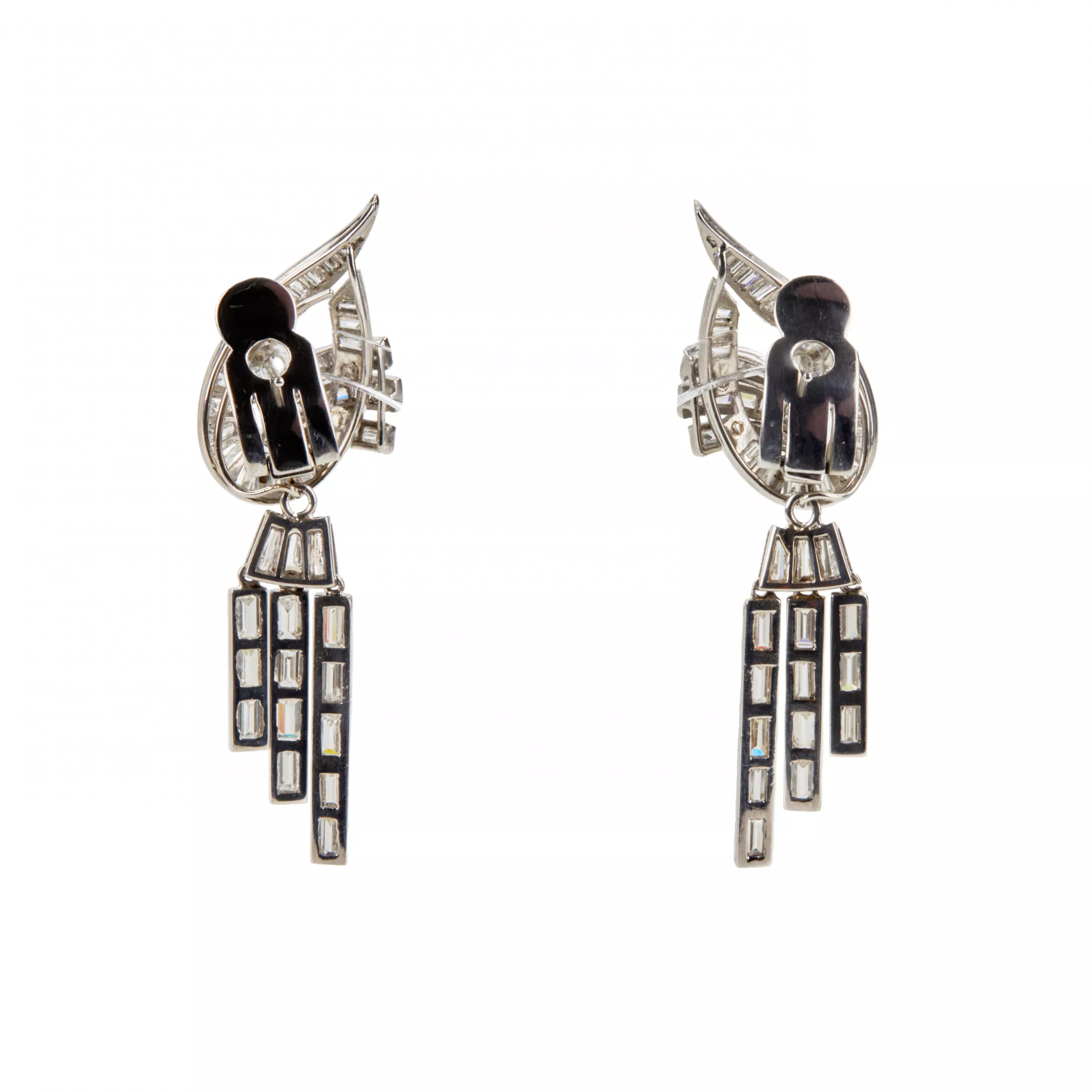 Long white gold earrings with diamonds. 