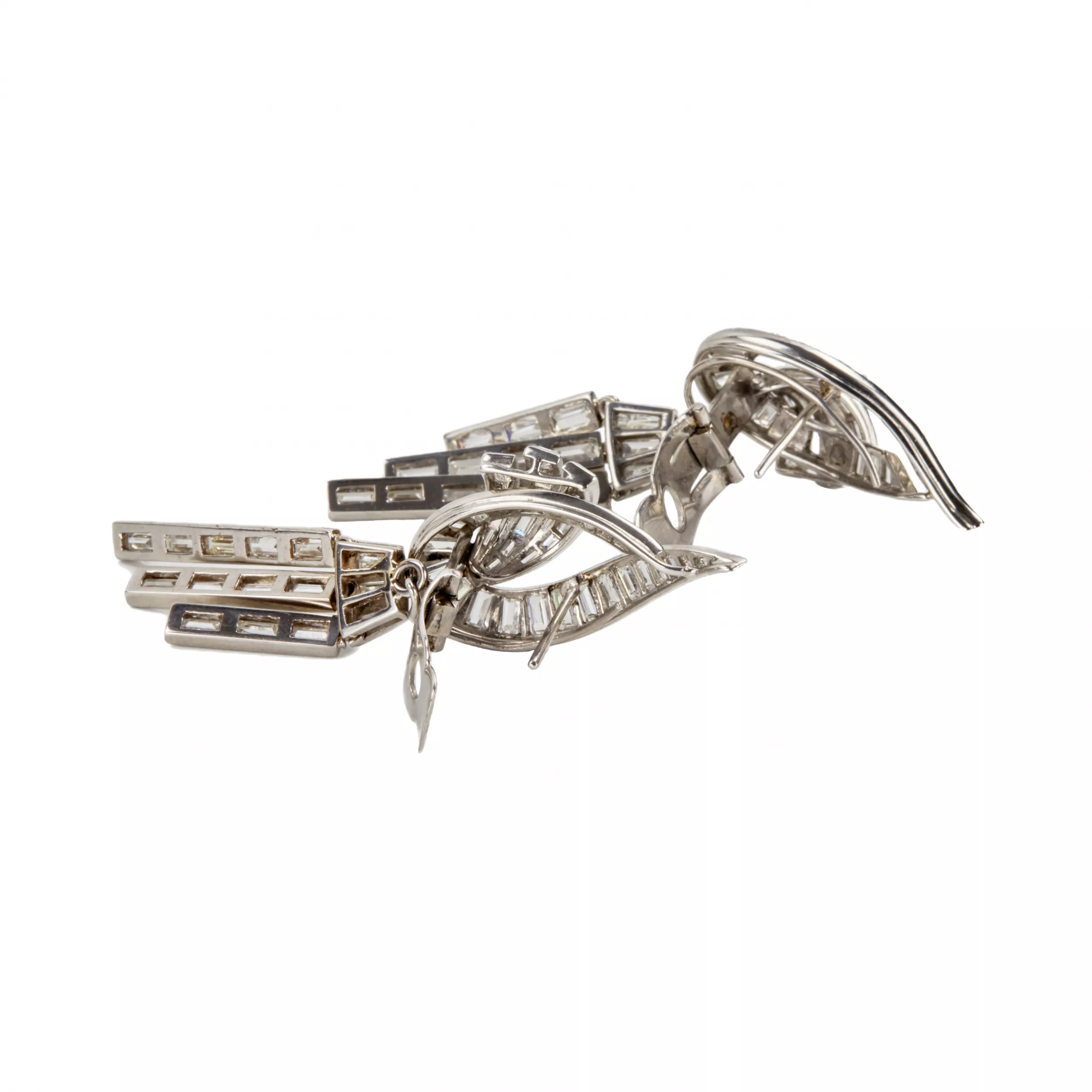 Long white gold earrings with diamonds. 