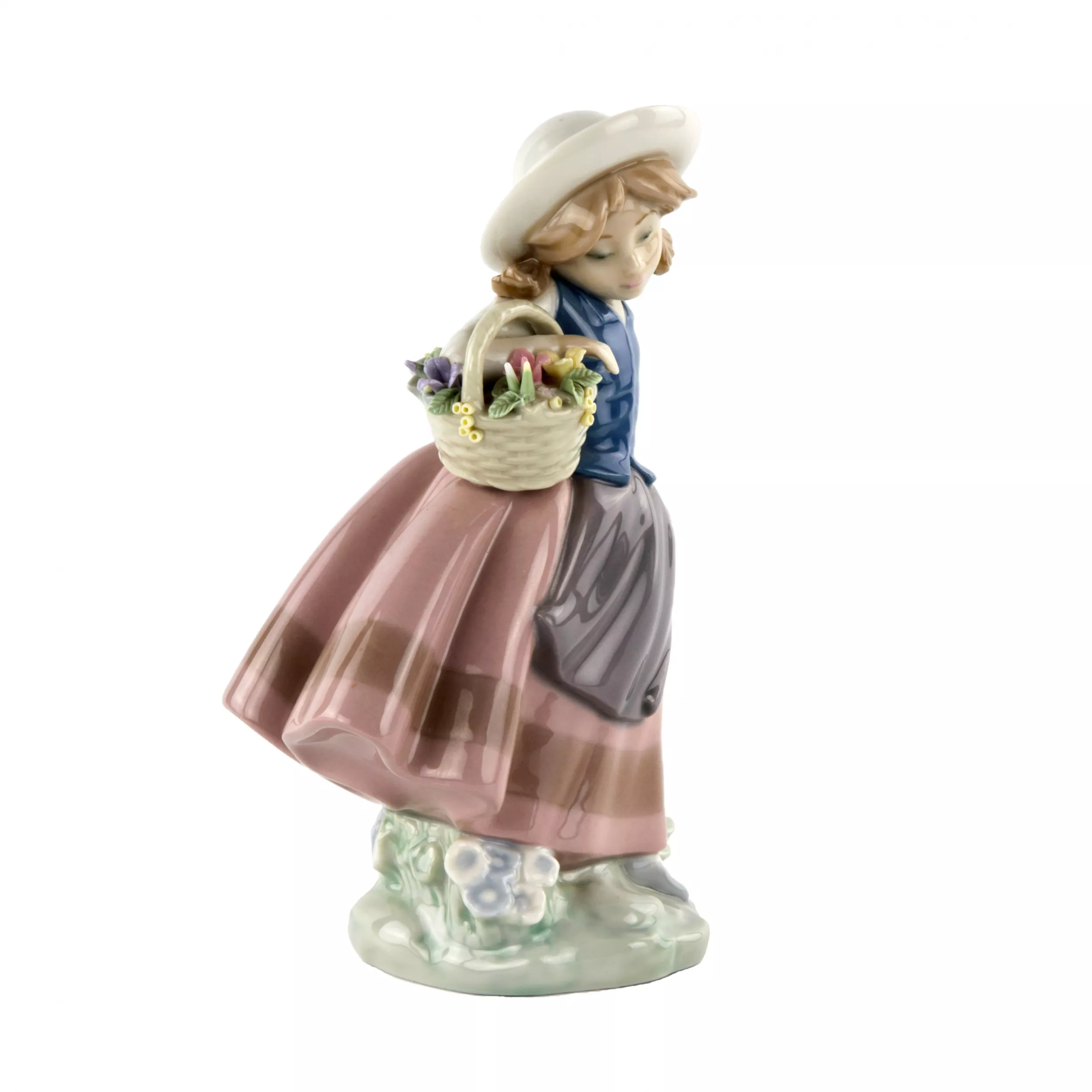 Daisa girl with a flower basket. Lladro. 