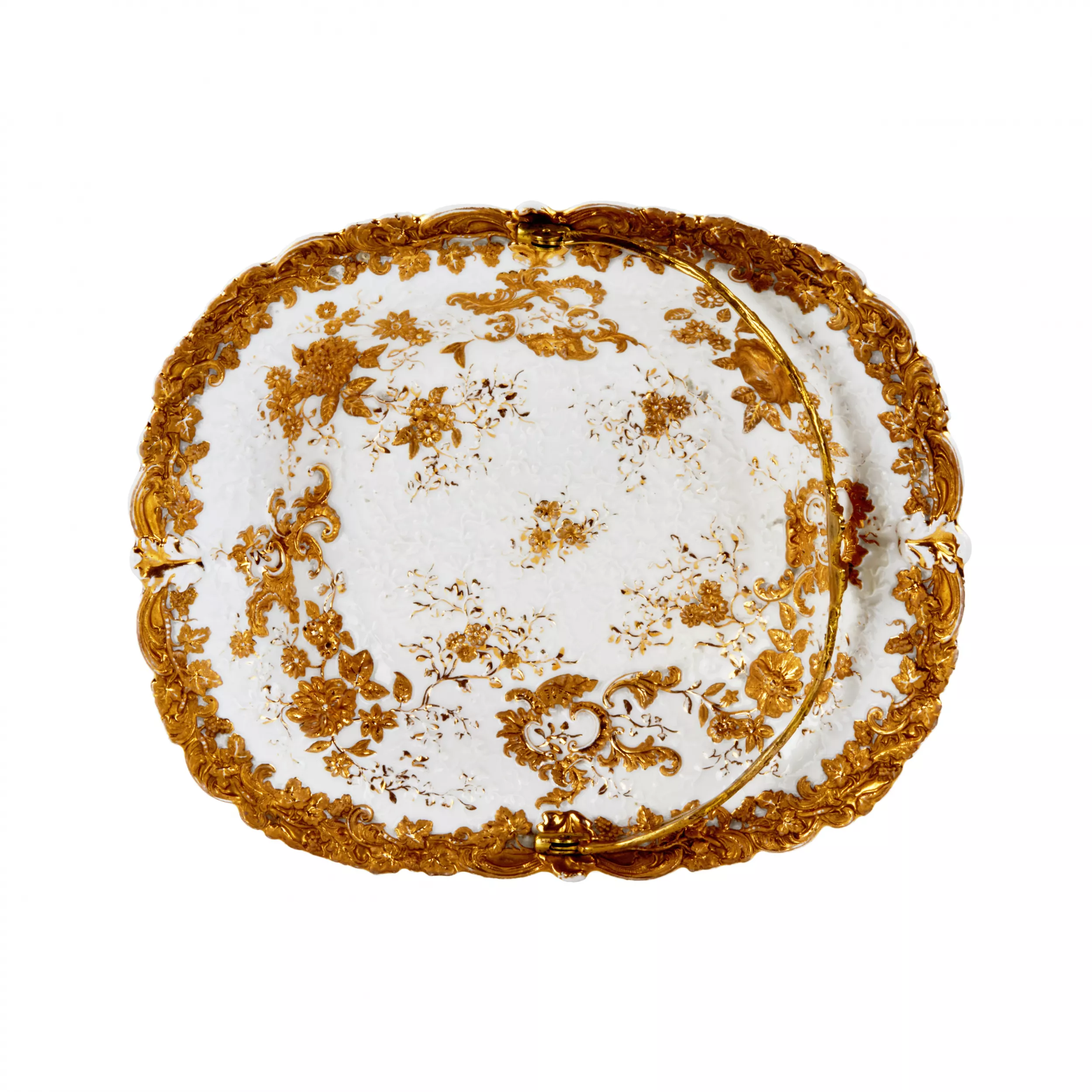 Plat en porcelaine de Meissen avec anse en metal. 