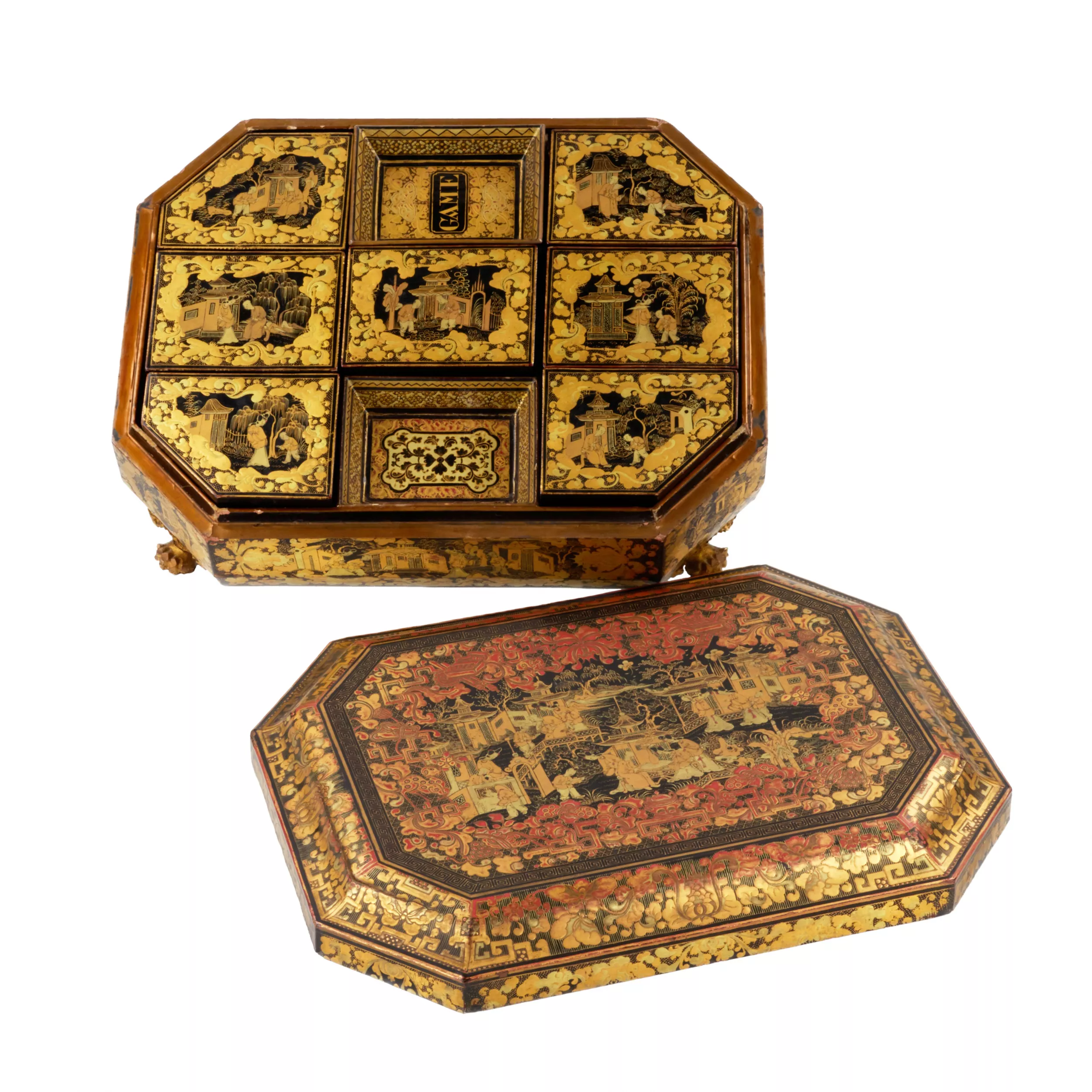 Coffret en laque de Chine pour jeux de societe. 19ème siècle. 
