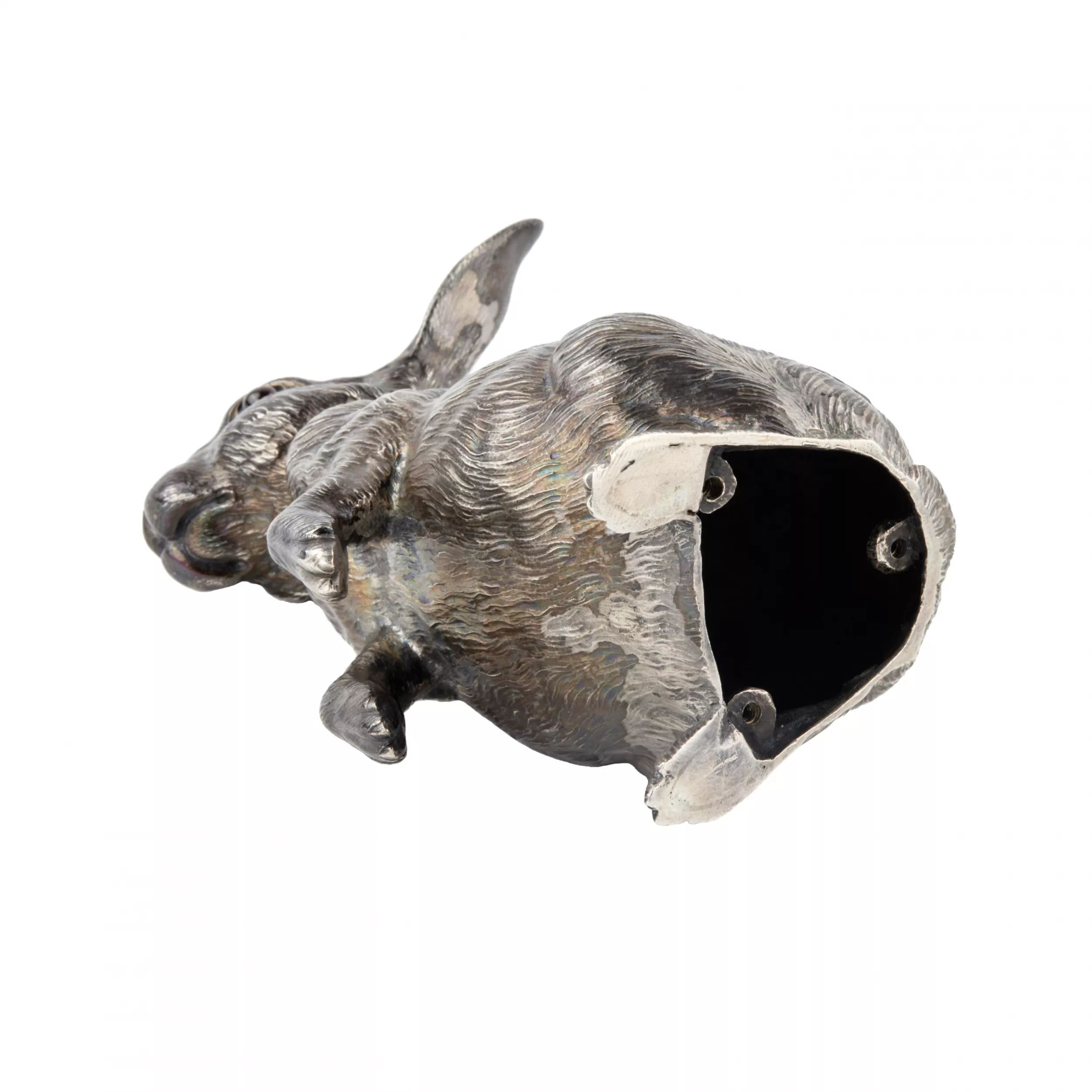 FIGURINE EN ARGENT, LIÈVRE-SONNETTE DE BUREAU FABERGÉ AUX YEUX EN GRENAT MAISON C. FABERGÉ, ATELIER DE Y. A. RAPPOPORT, RUSSIE, SAINT-PÉTERSBOURG, 1899–1908