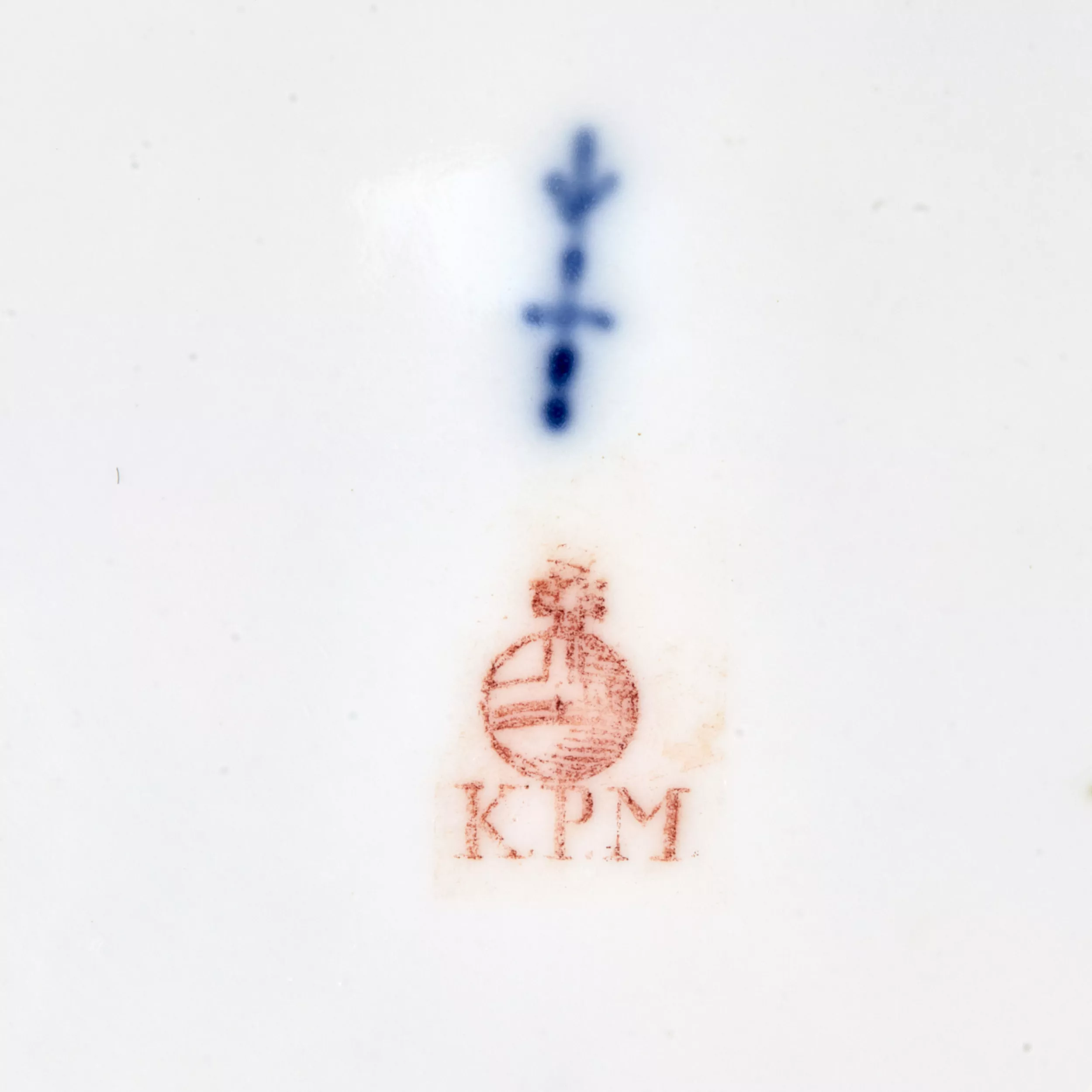 Service en porcelaine allemande KPM. 96 articles. Berlin. Allemagne. Vers 1835. 