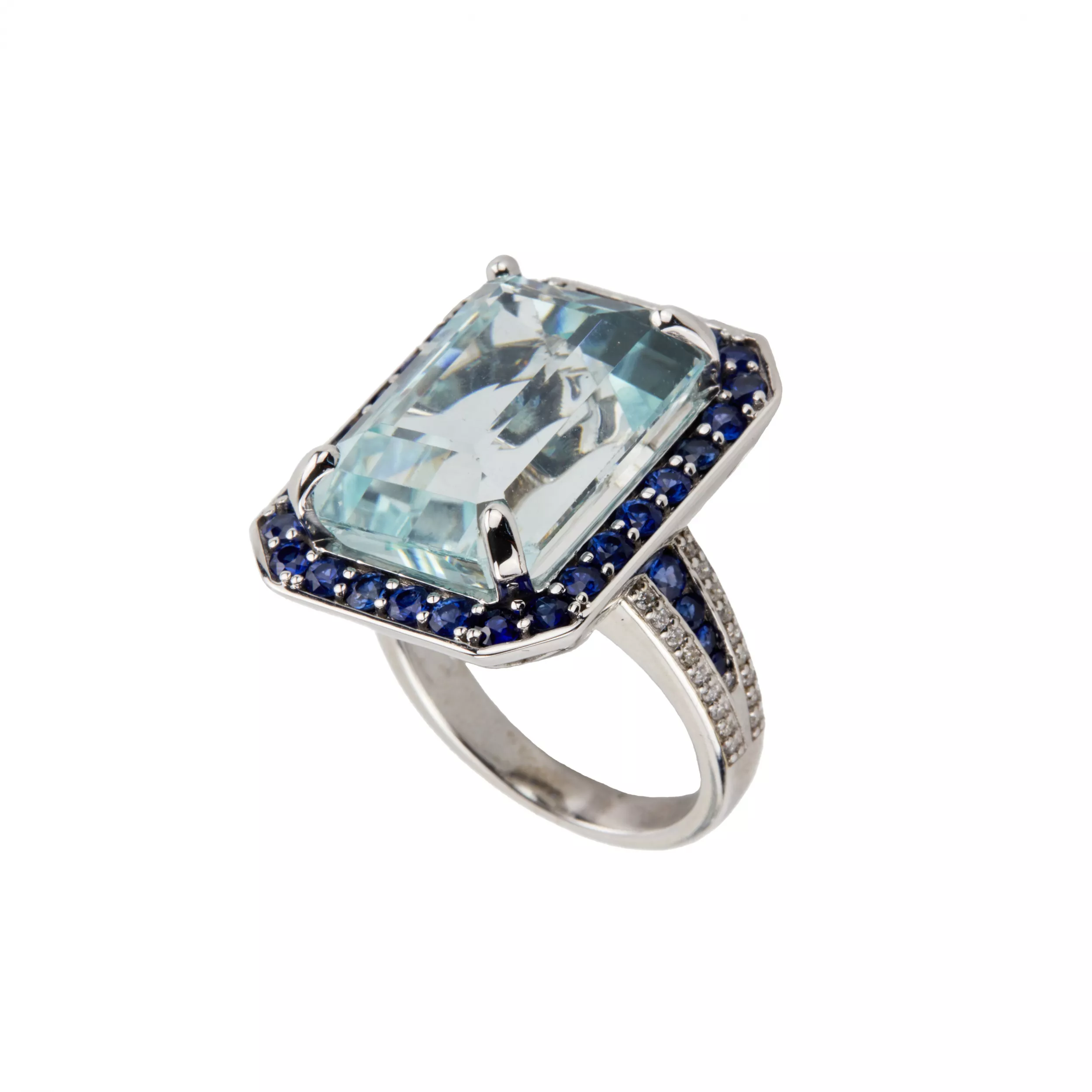 Dames spectaculaires serties d`or blanc avec des aigues-marines, des saphirs et des diamants. 