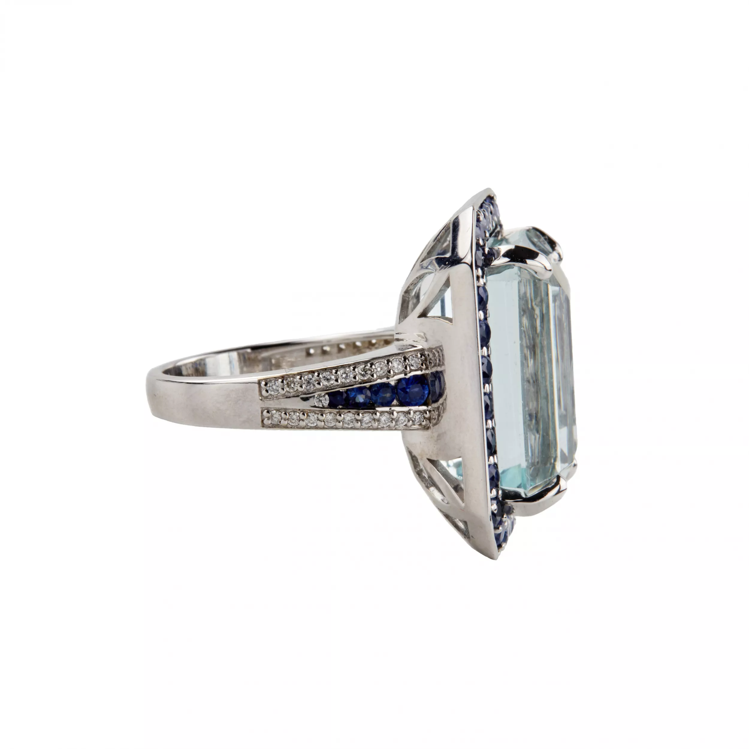 Dames spectaculaires serties d`or blanc avec des aigues-marines, des saphirs et des diamants. 