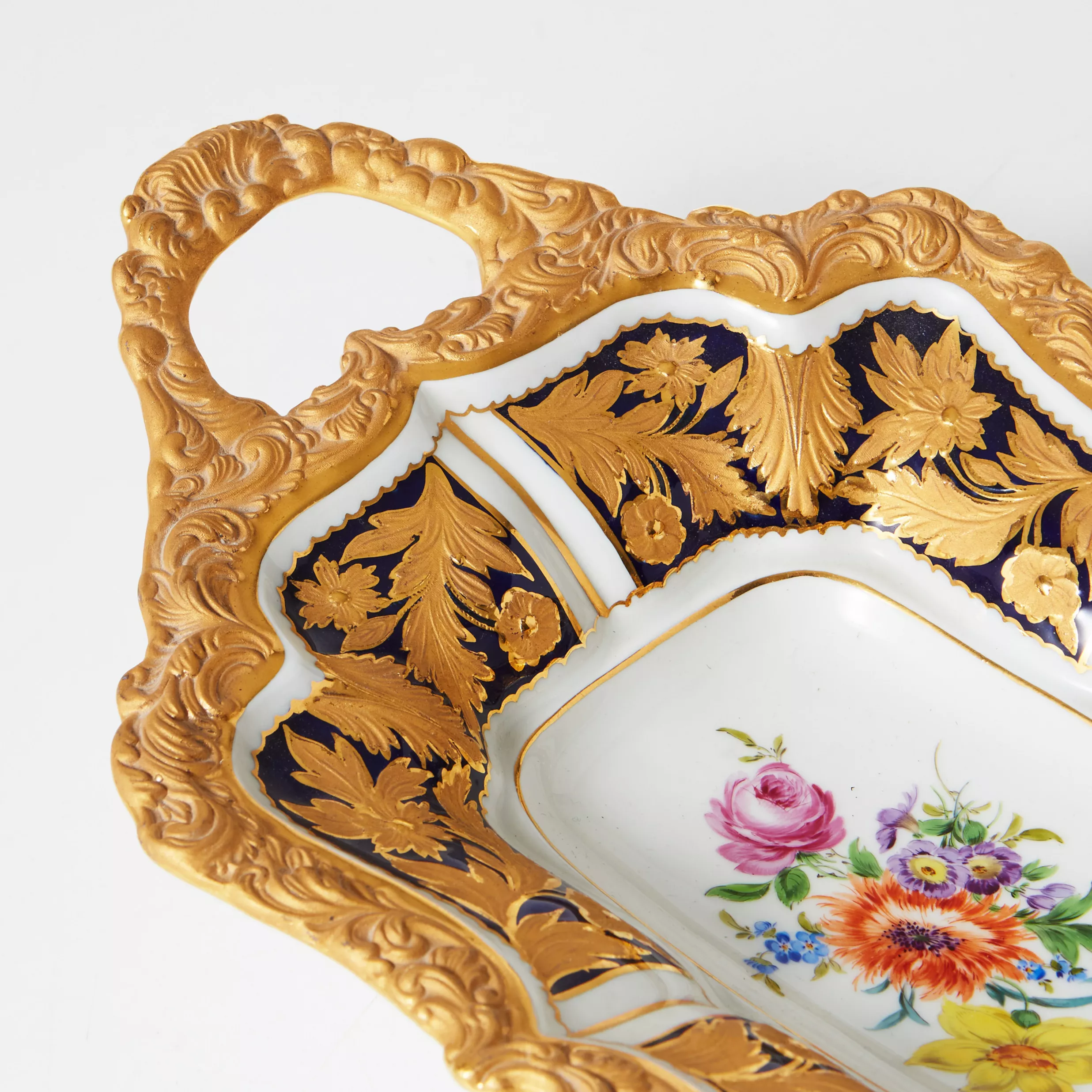 Magnifique plat en porcelaine de Meissen. 