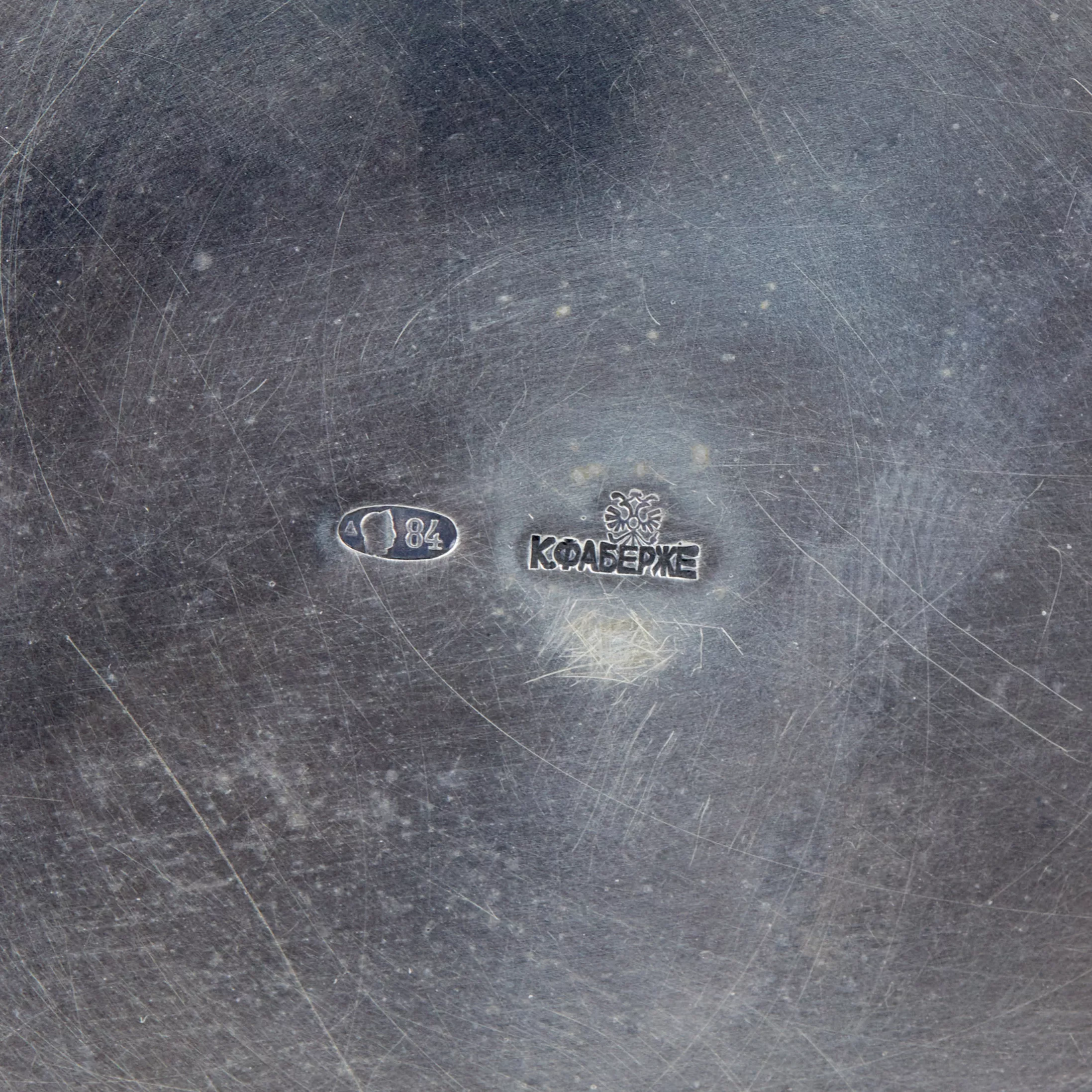 Porte-cartes de visite Faberge en argent fendu. 