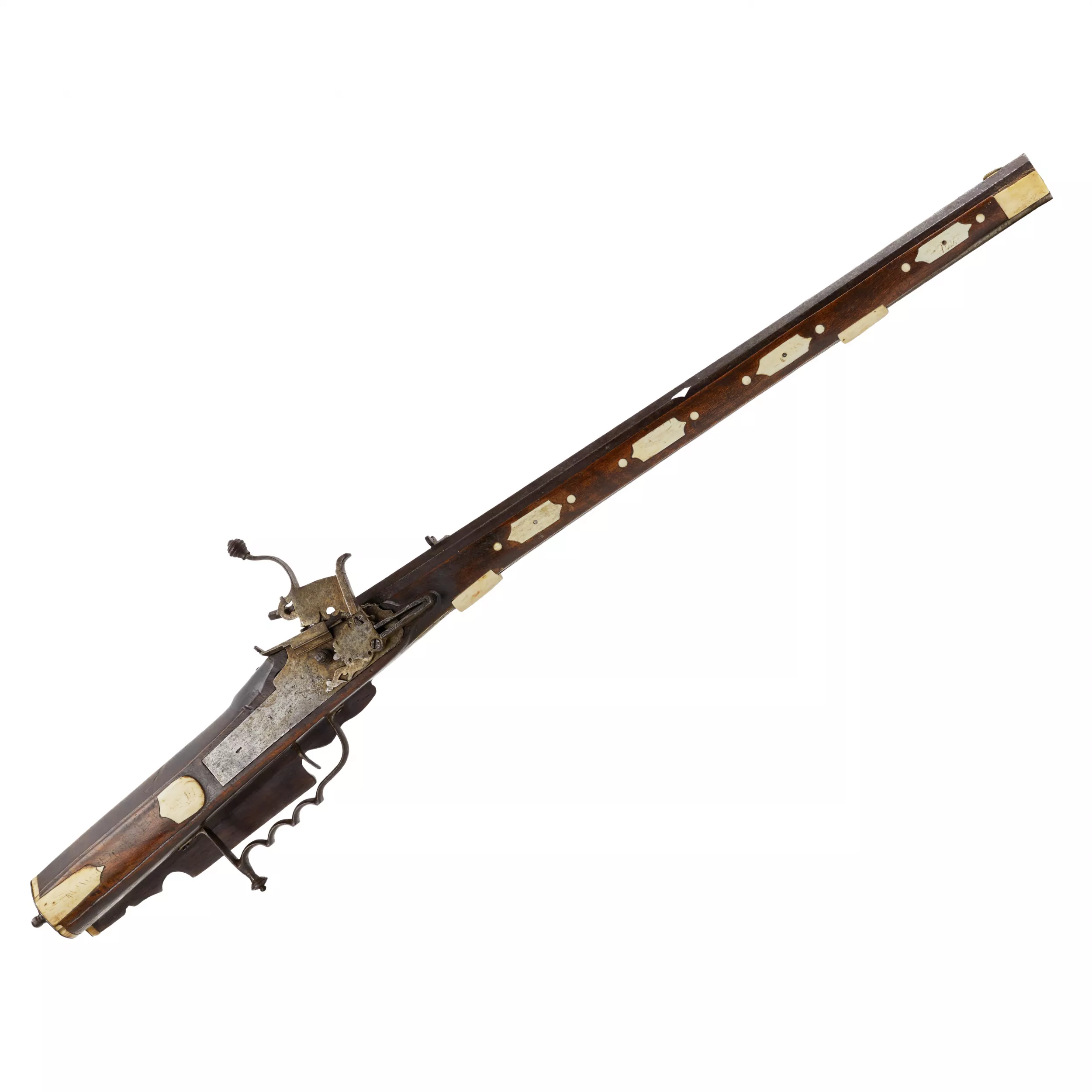 Pistolet de type arquebuse à platine à roue superbement decore, fin XVIIe siècle. 
