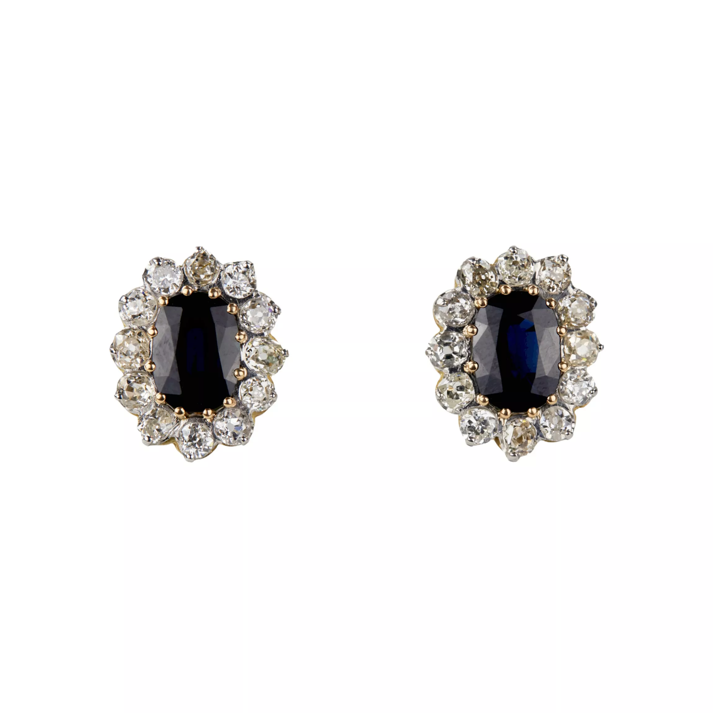 Boucles d`oreilles en or avec saphirs et diamants. 