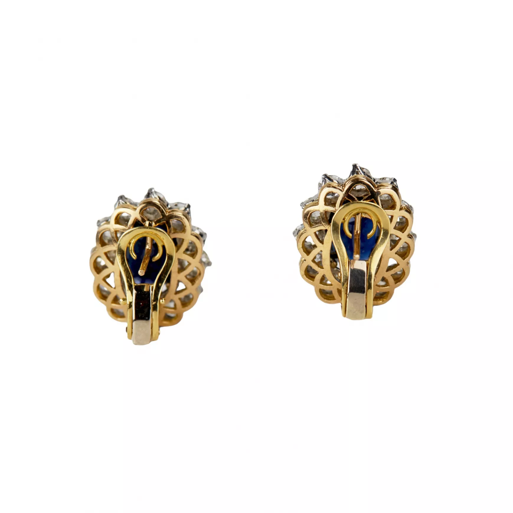 Boucles d`oreilles en or avec saphirs et diamants. 