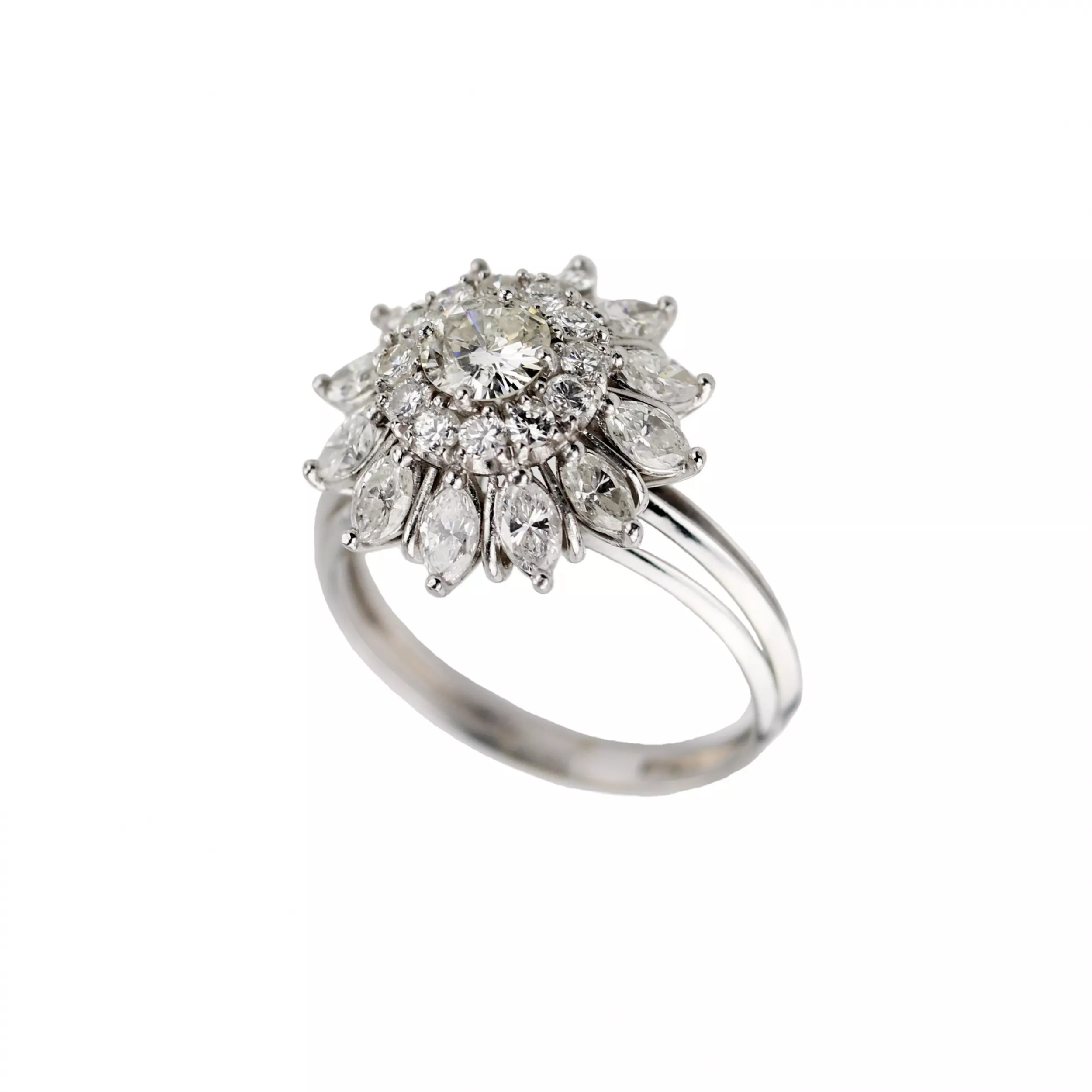 BAGUE EN OR BLANC 18 CARATS SERTIE DE DIAMANTS
