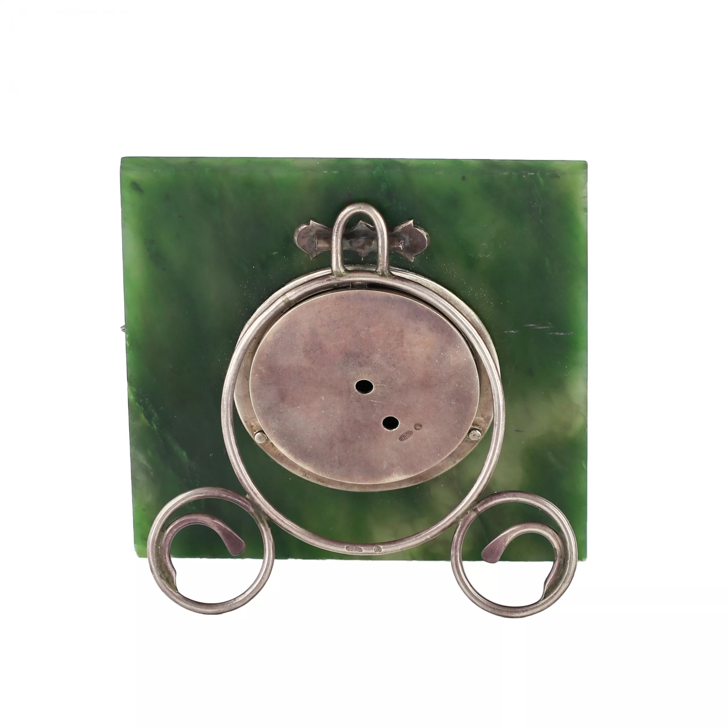 Horloge de table en or, argent et jade. Modèle de K. Fabergé. Russie. 20ième siècle. 