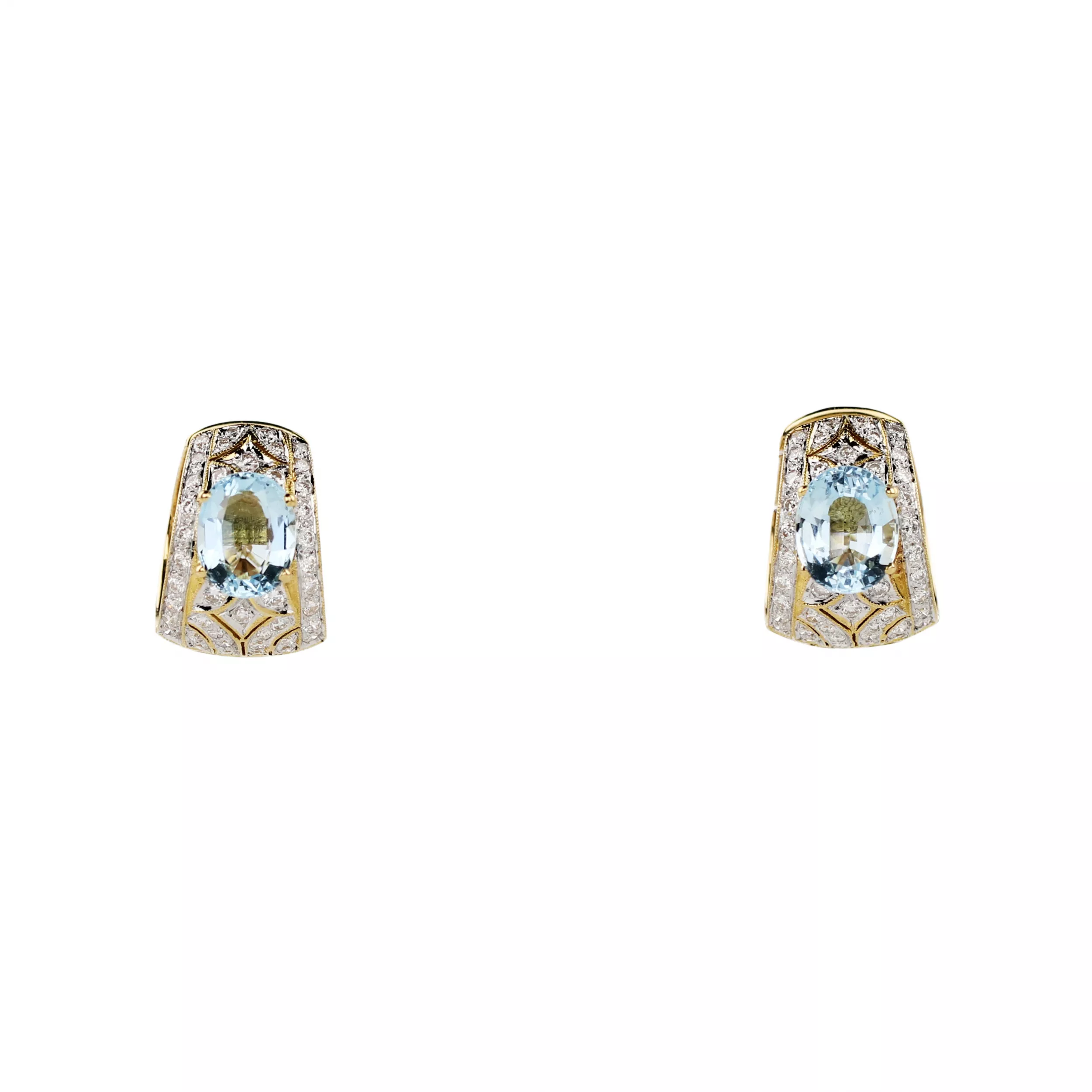 Boucles d`oreilles en or 18 carats avec aigues-marines et diamants. 