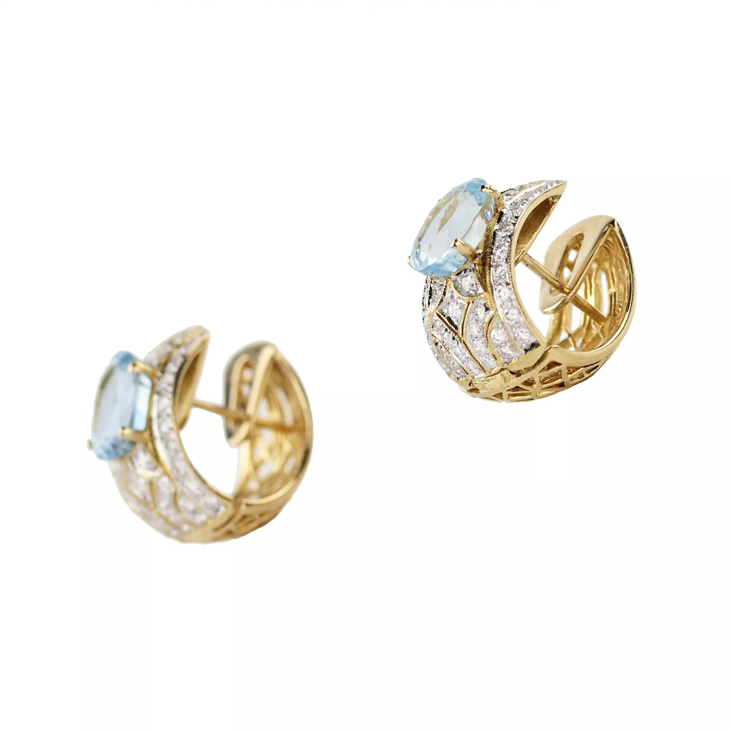 Boucles d`oreilles en or 18 carats avec aigues-marines et diamants. 