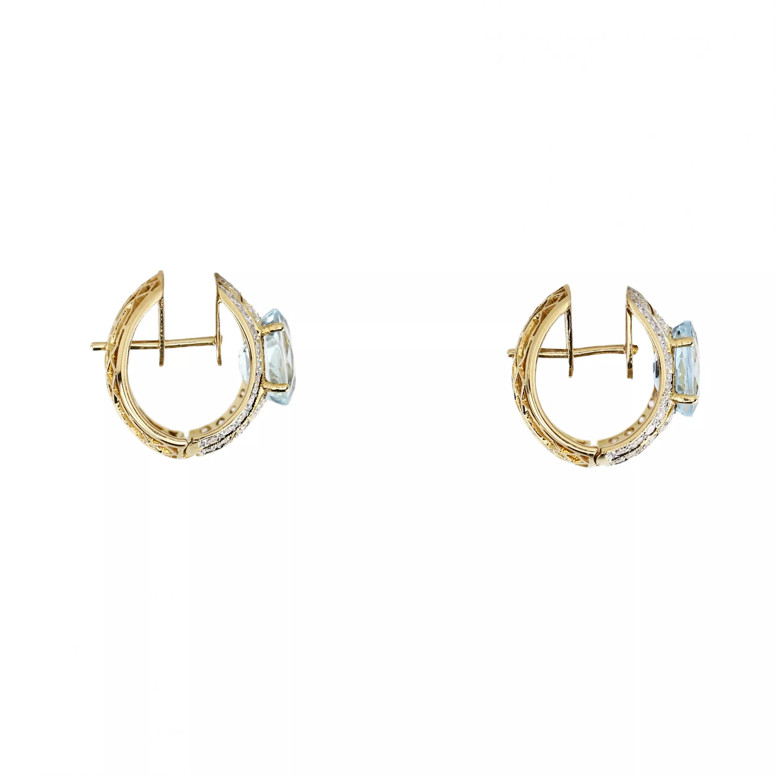 Boucles d`oreilles en or 18 carats avec aigues-marines et diamants. 